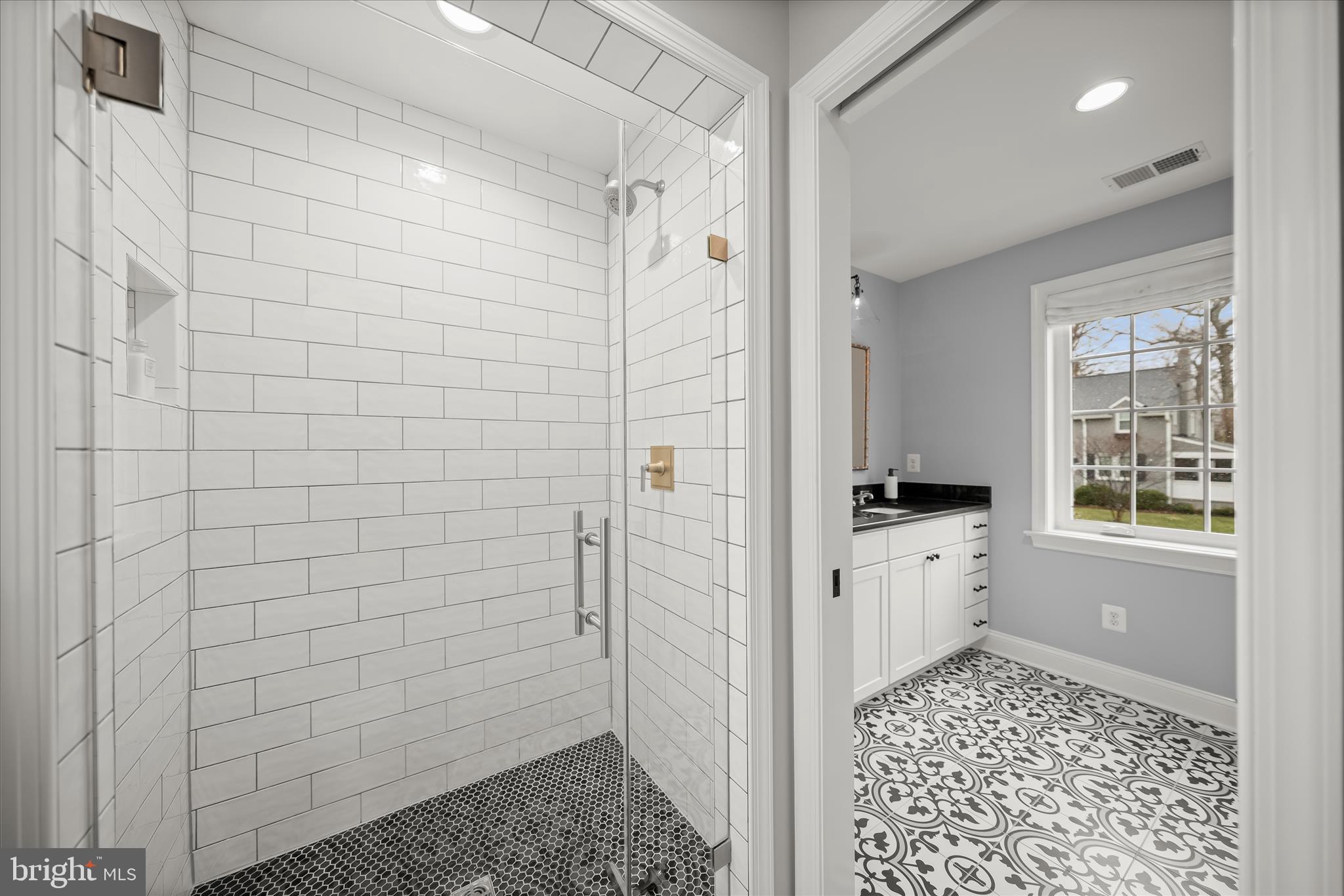 LARCHMONT - Residential