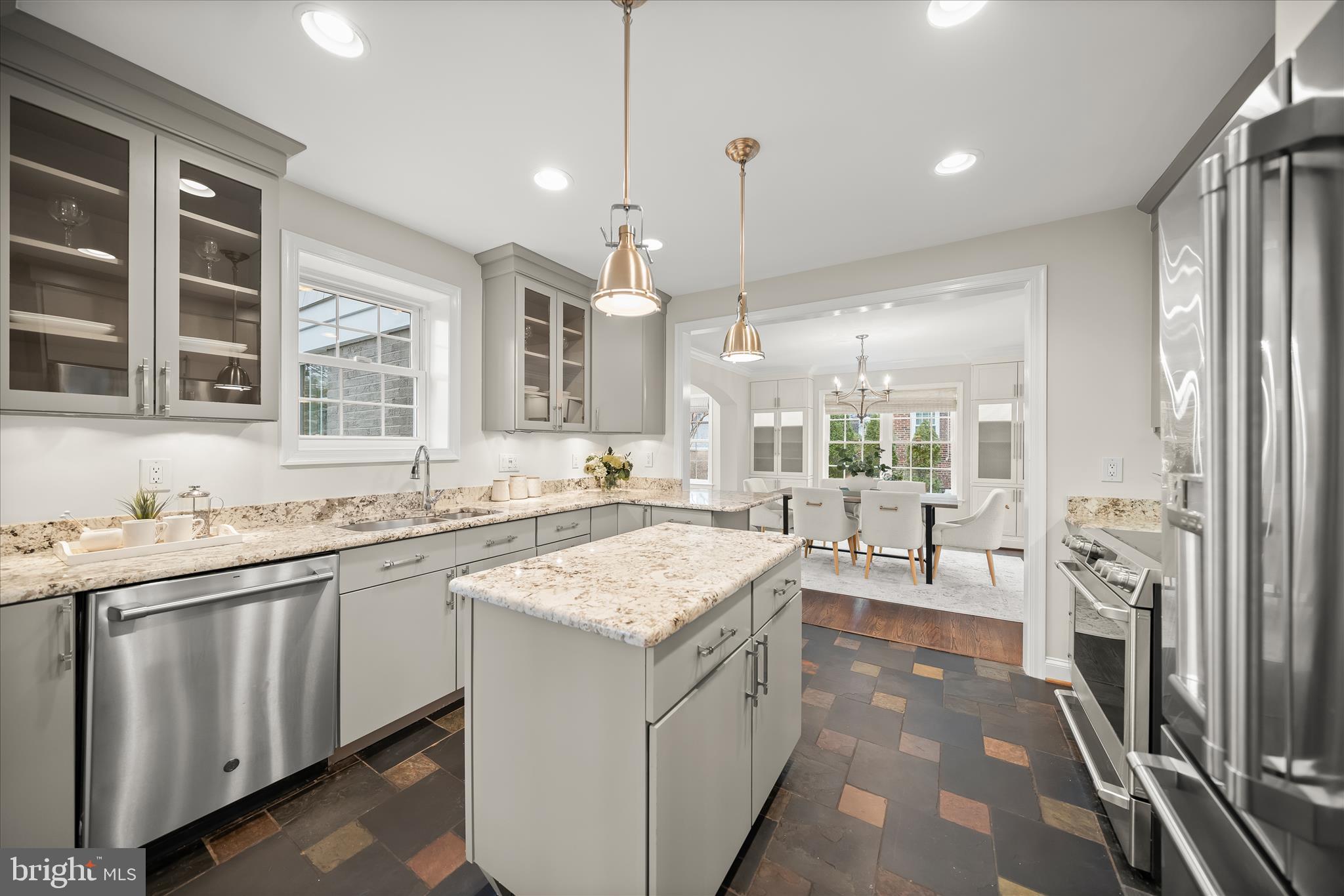 LARCHMONT - Residential