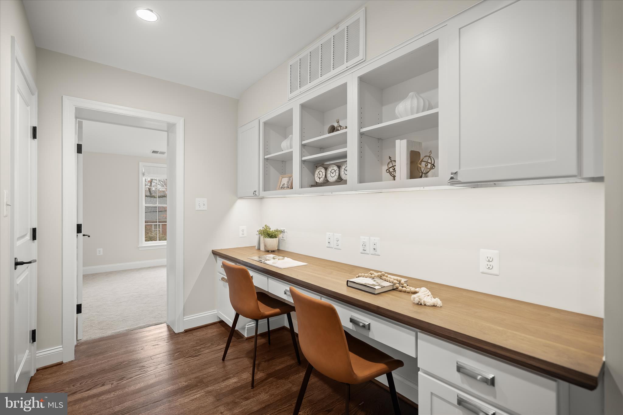 LARCHMONT - Residential