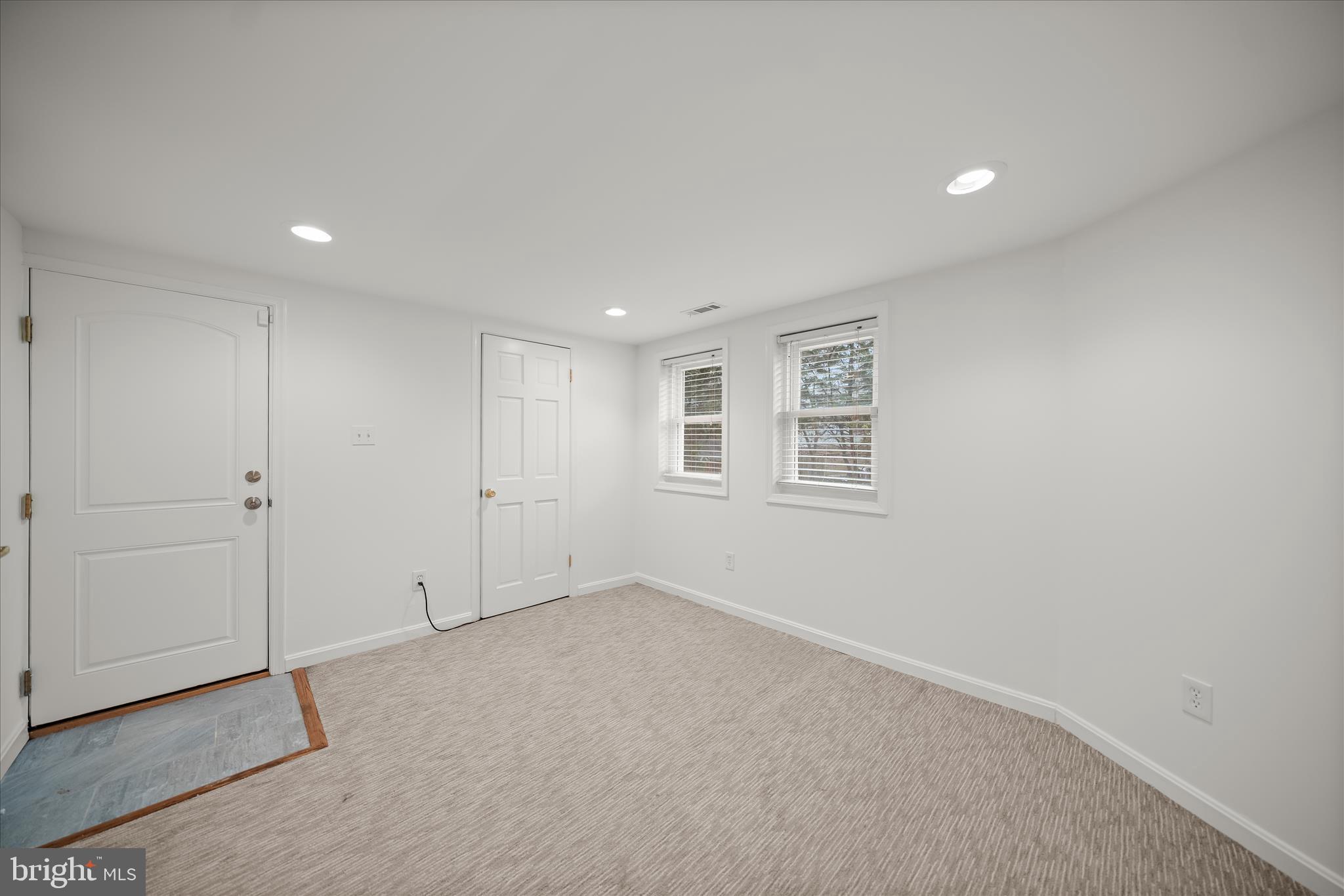 LARCHMONT - Residential