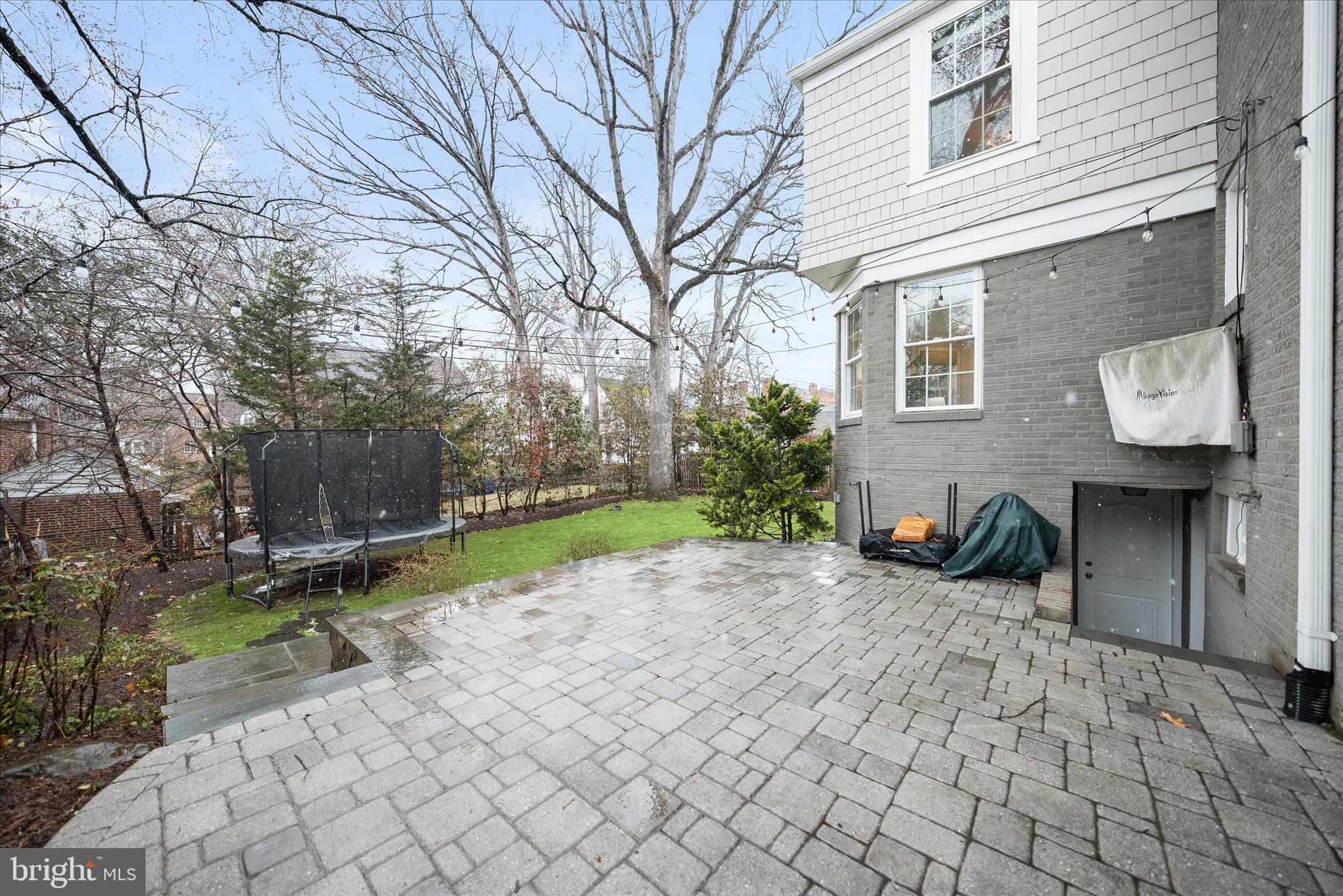 LARCHMONT - Residential