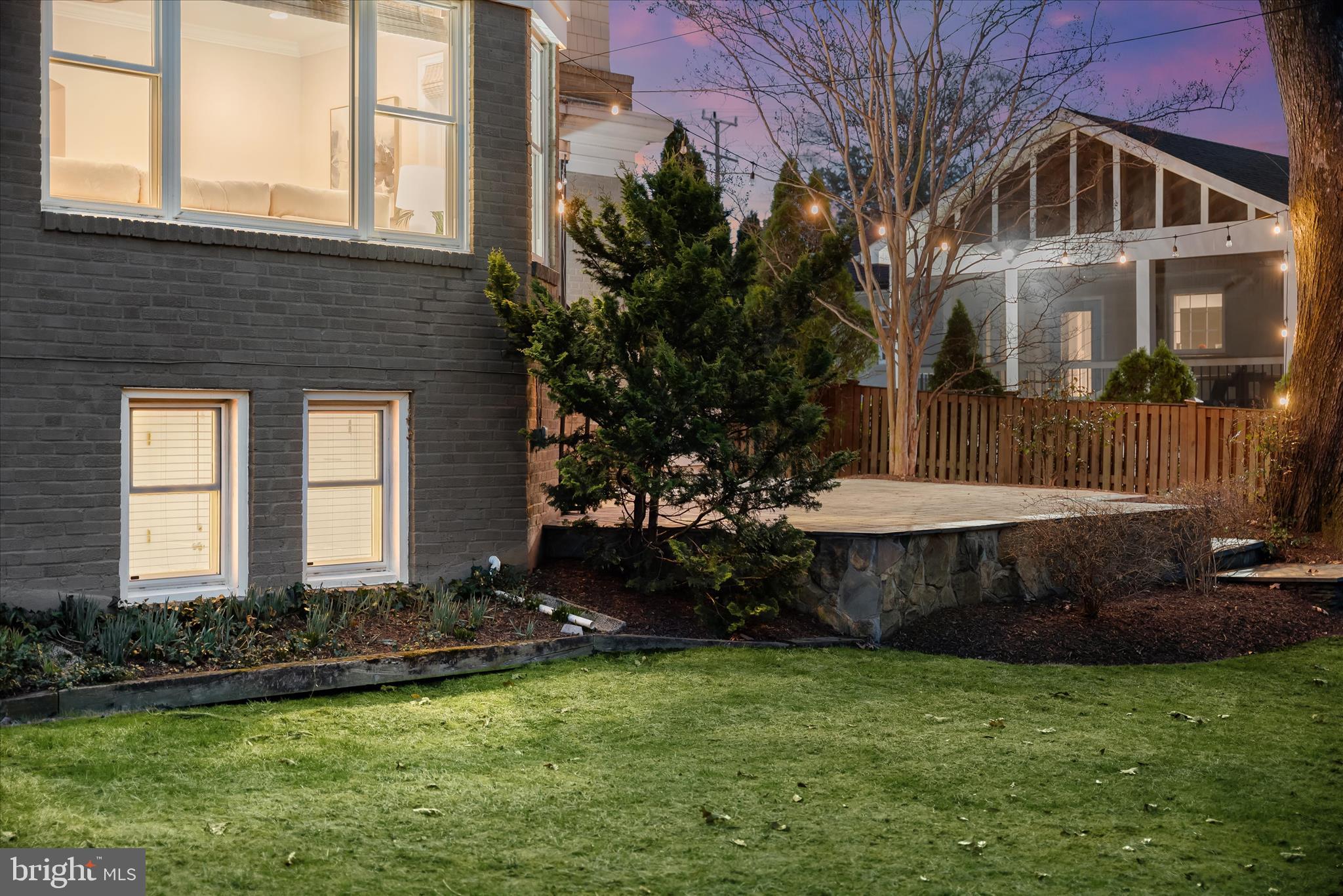 LARCHMONT - Residential