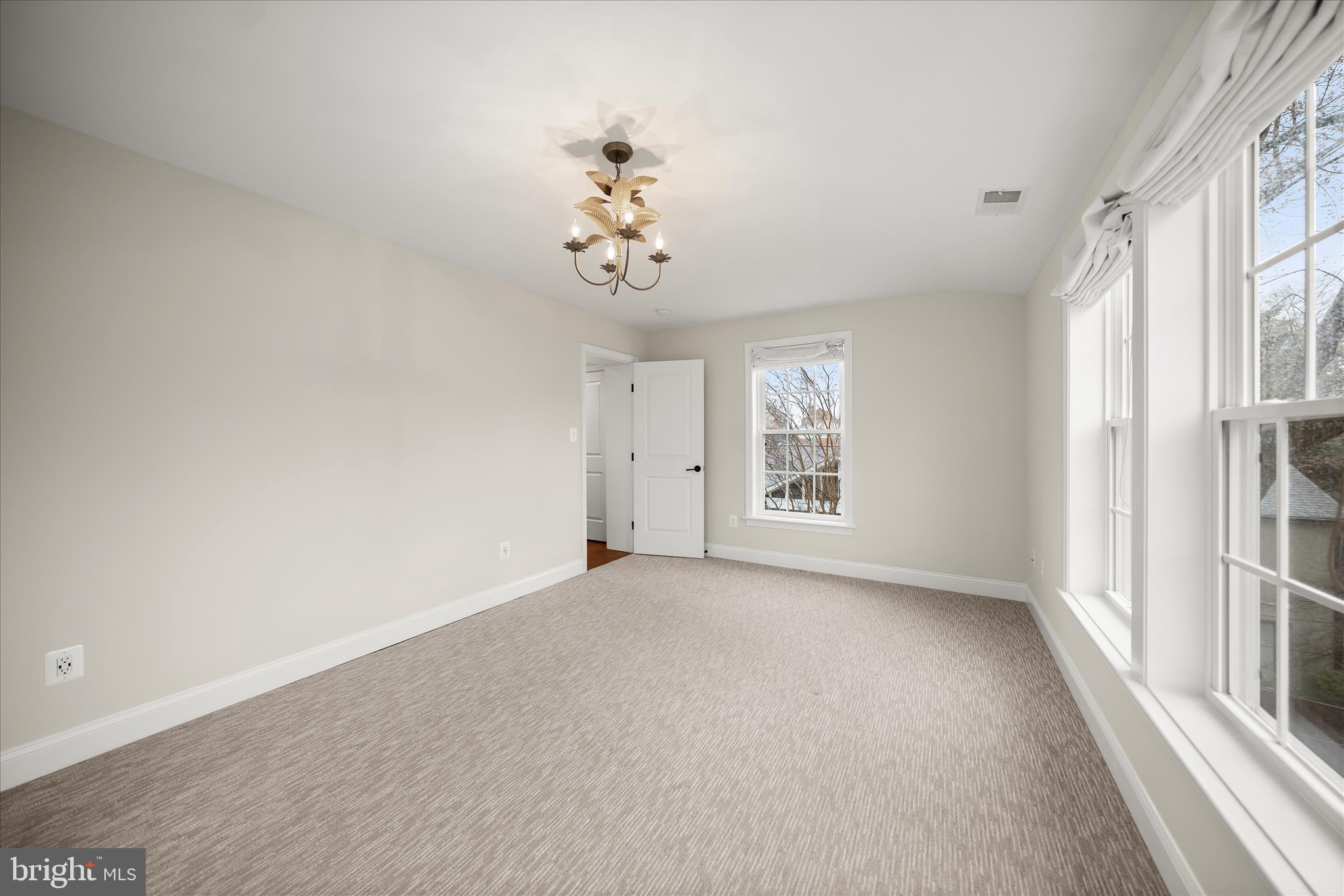 LARCHMONT - Residential