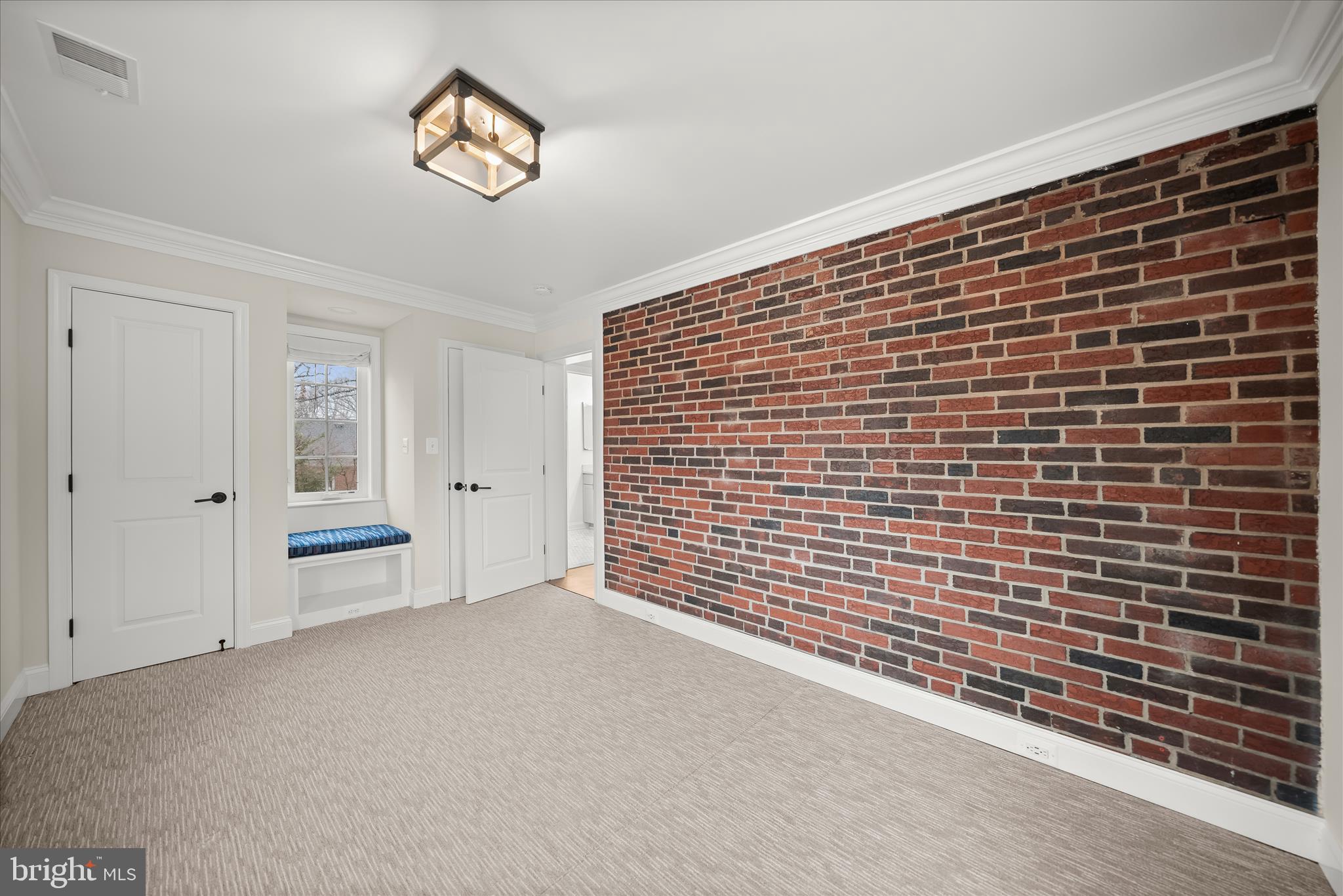 LARCHMONT - Residential