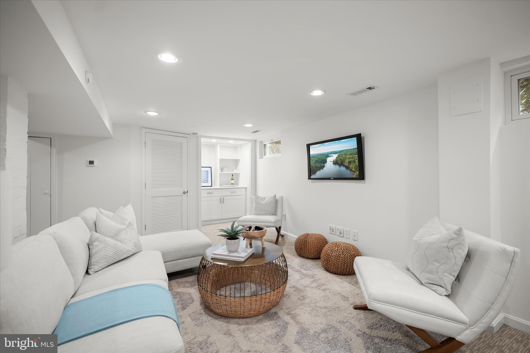 LARCHMONT - Residential