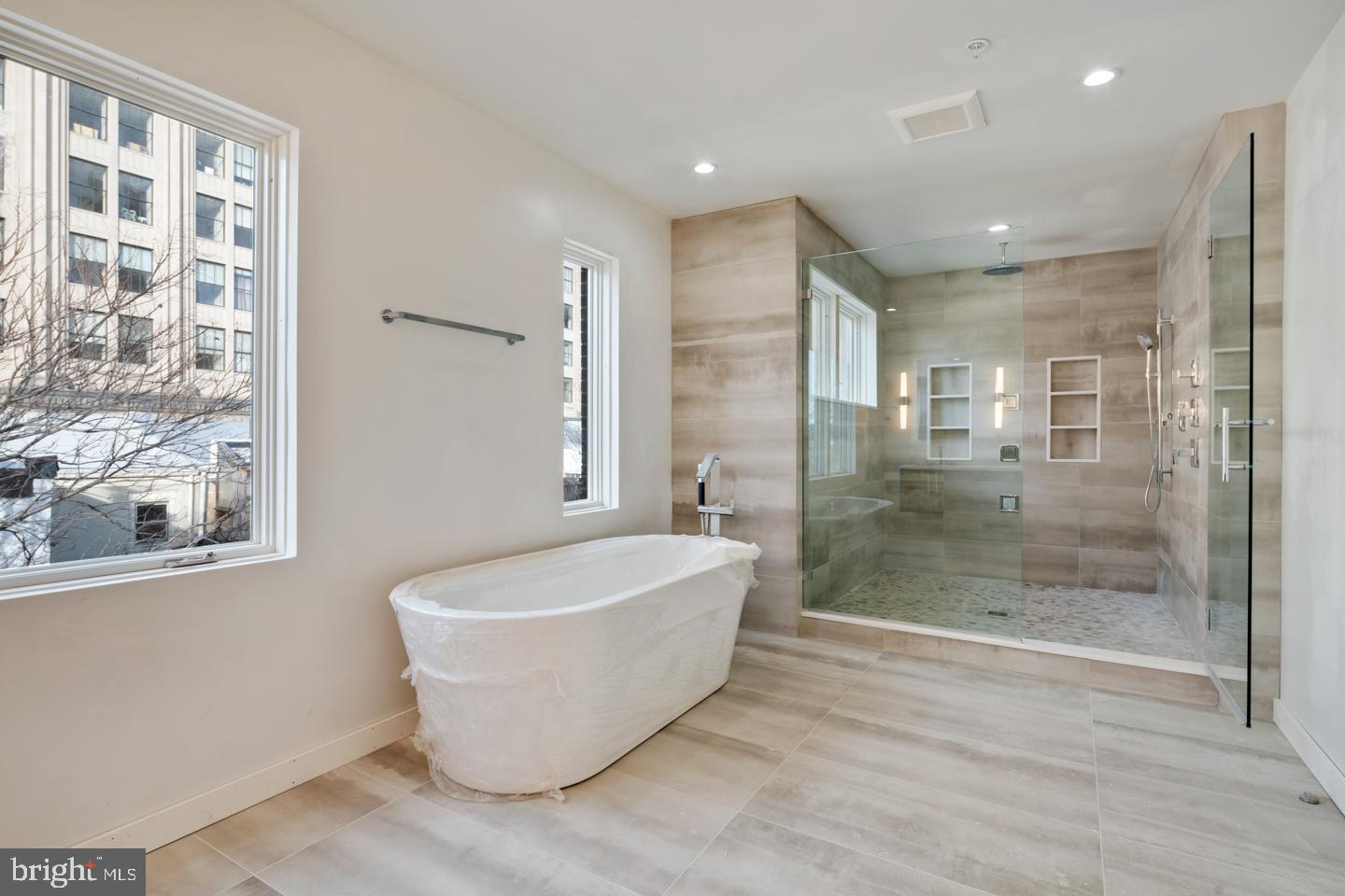 LOGAN SQUARE - Residential