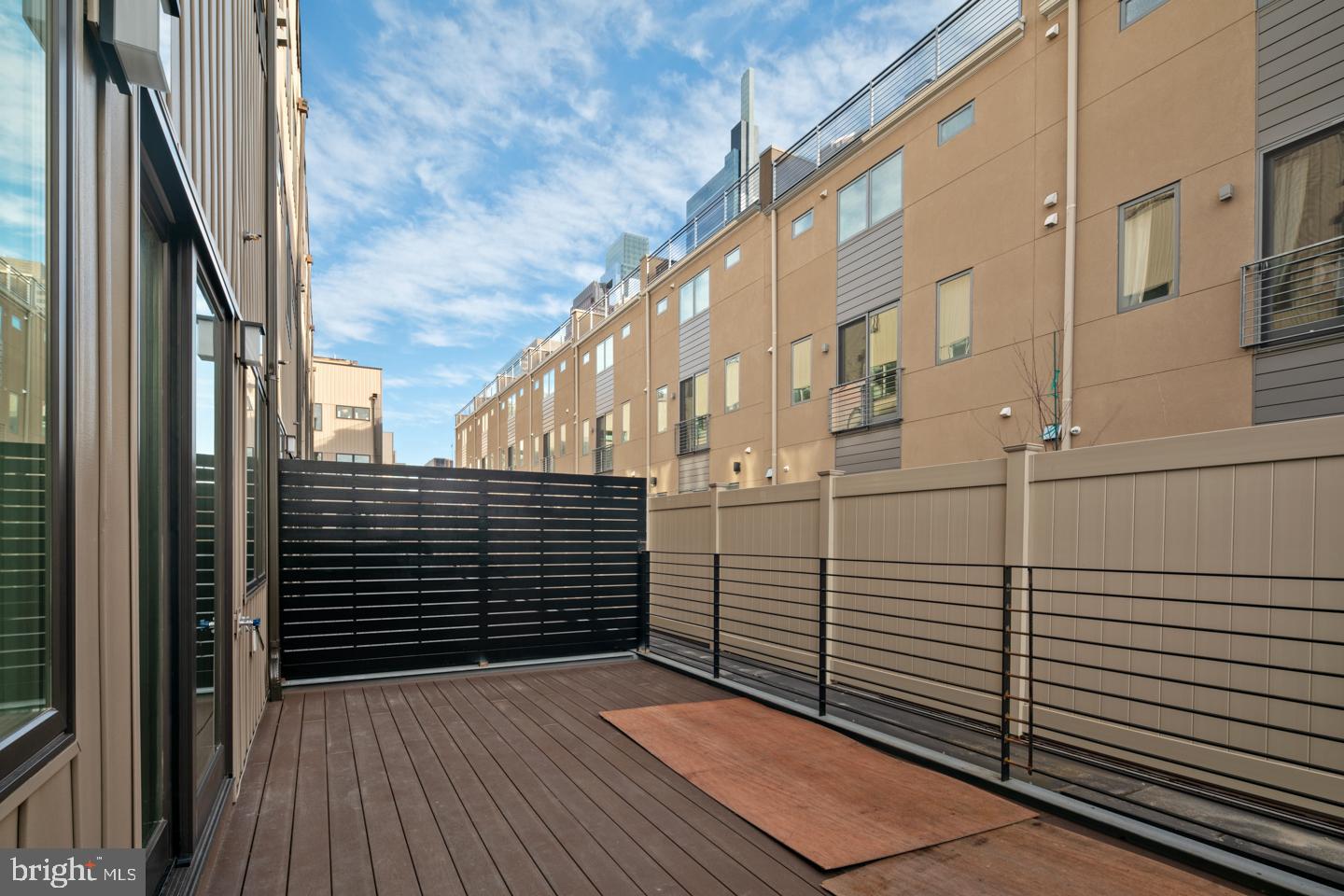 LOGAN SQUARE - Residential