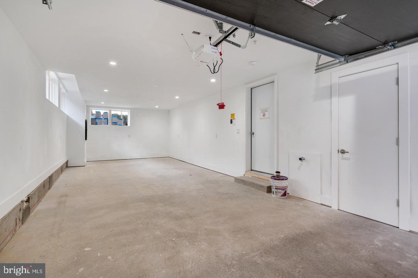 LOGAN SQUARE - Residential