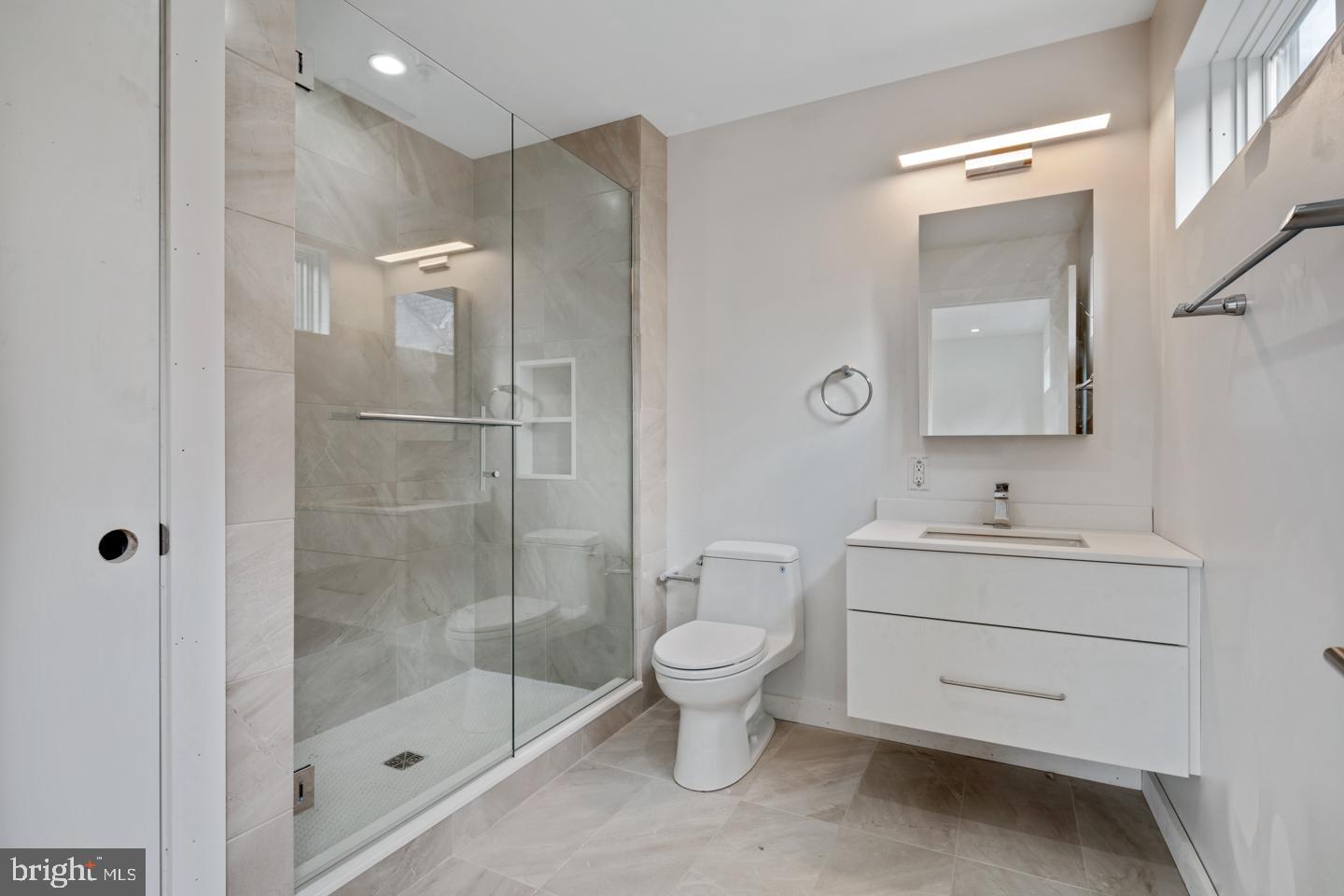 LOGAN SQUARE - Residential