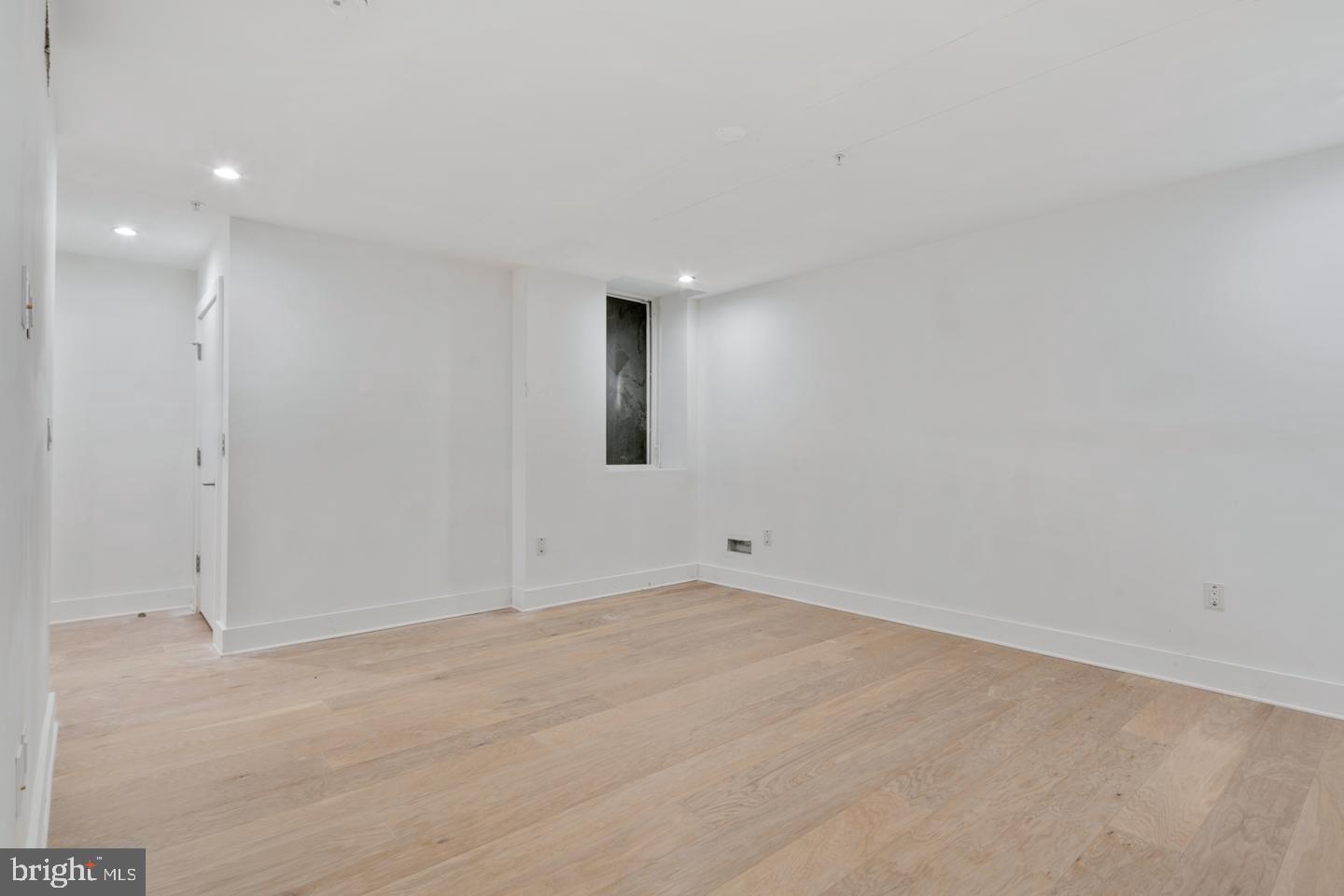 LOGAN SQUARE - Residential