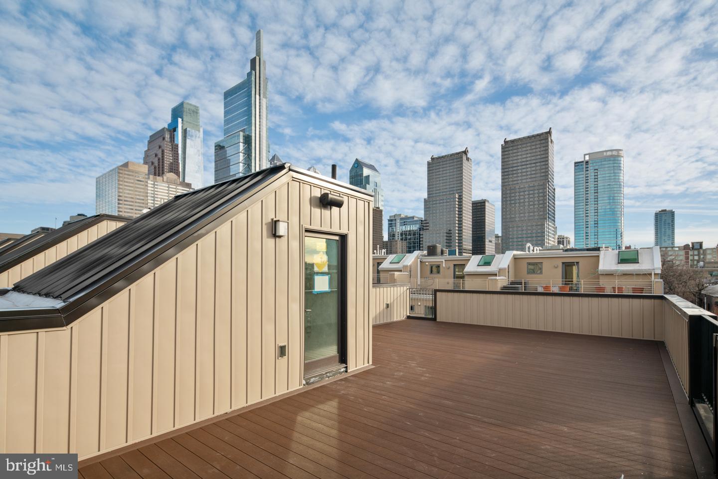 LOGAN SQUARE - Residential