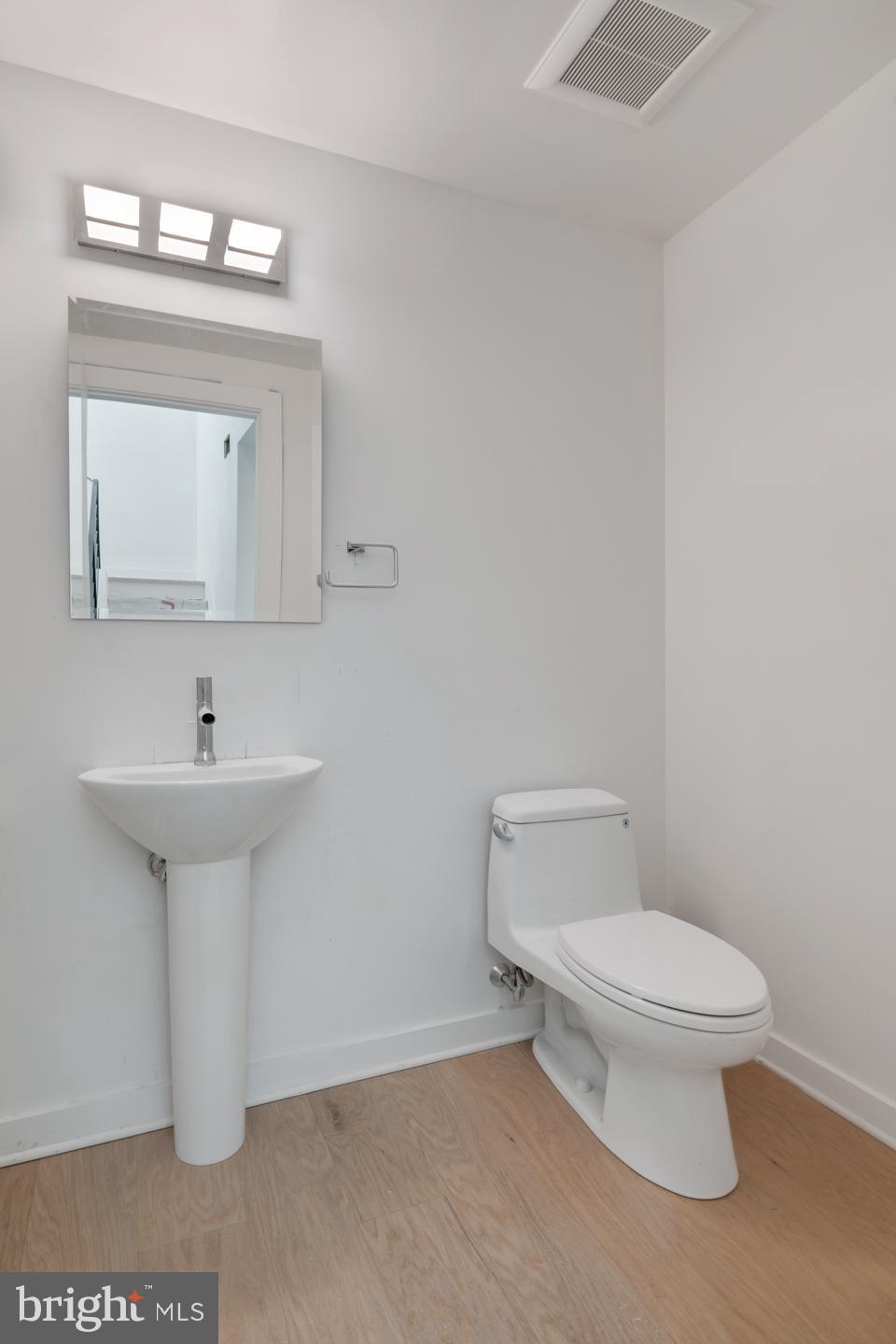 LOGAN SQUARE - Residential