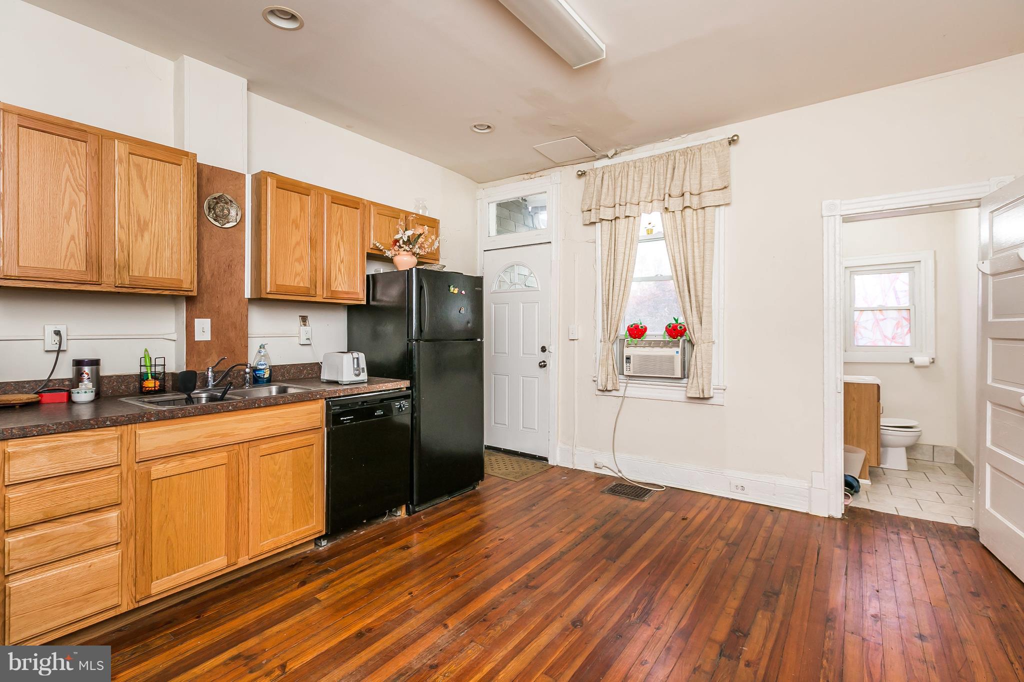 HAMPDEN HISTORIC DISTRICT - Residential