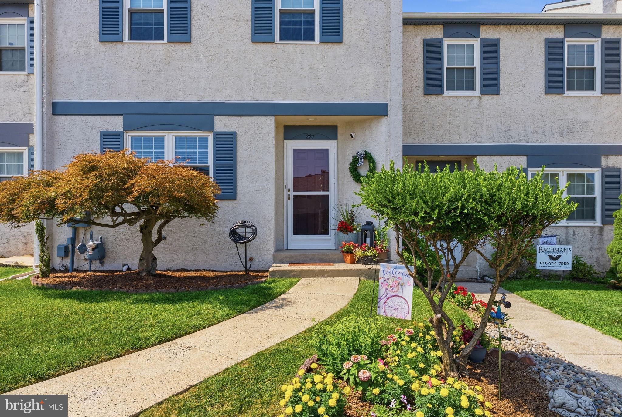 227 LAWNDALE AVENUE