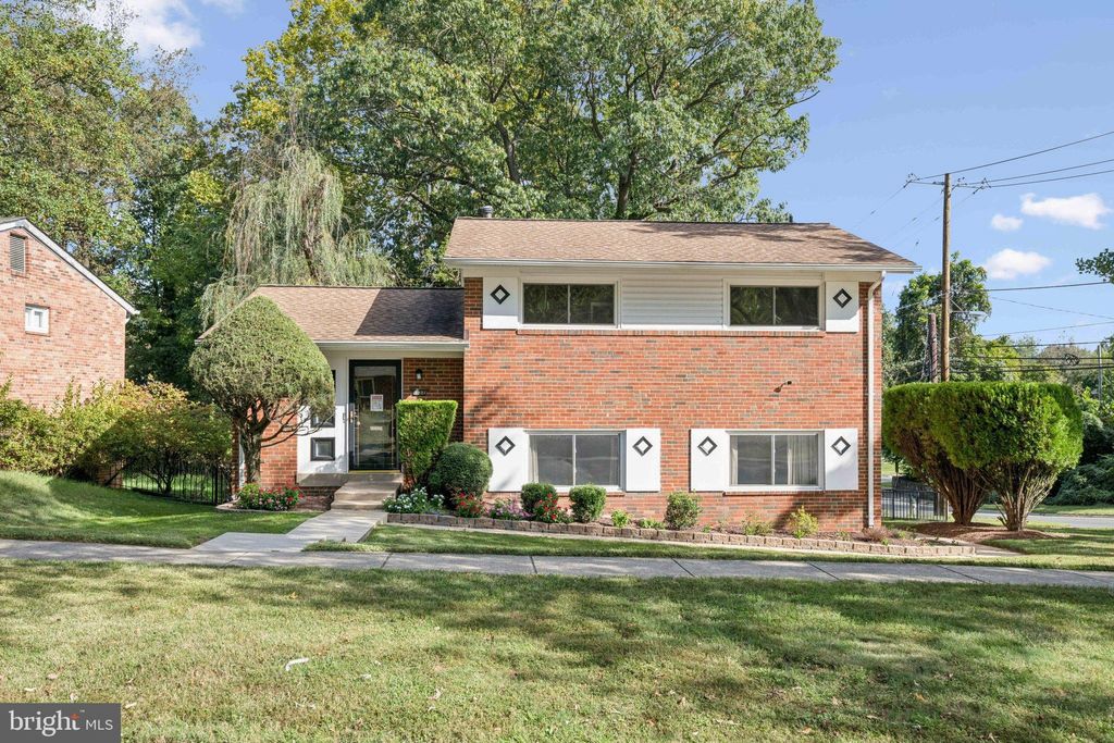Photo of 9801 Arbor Hill Drive, SILVER SPRING, MD 20903 (MLS # MDMC2202722)
