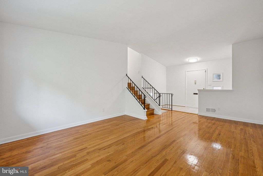 Photo of 9801 Arbor Hill Drive, SILVER SPRING, MD 20903 (MLS # MDMC2202722)