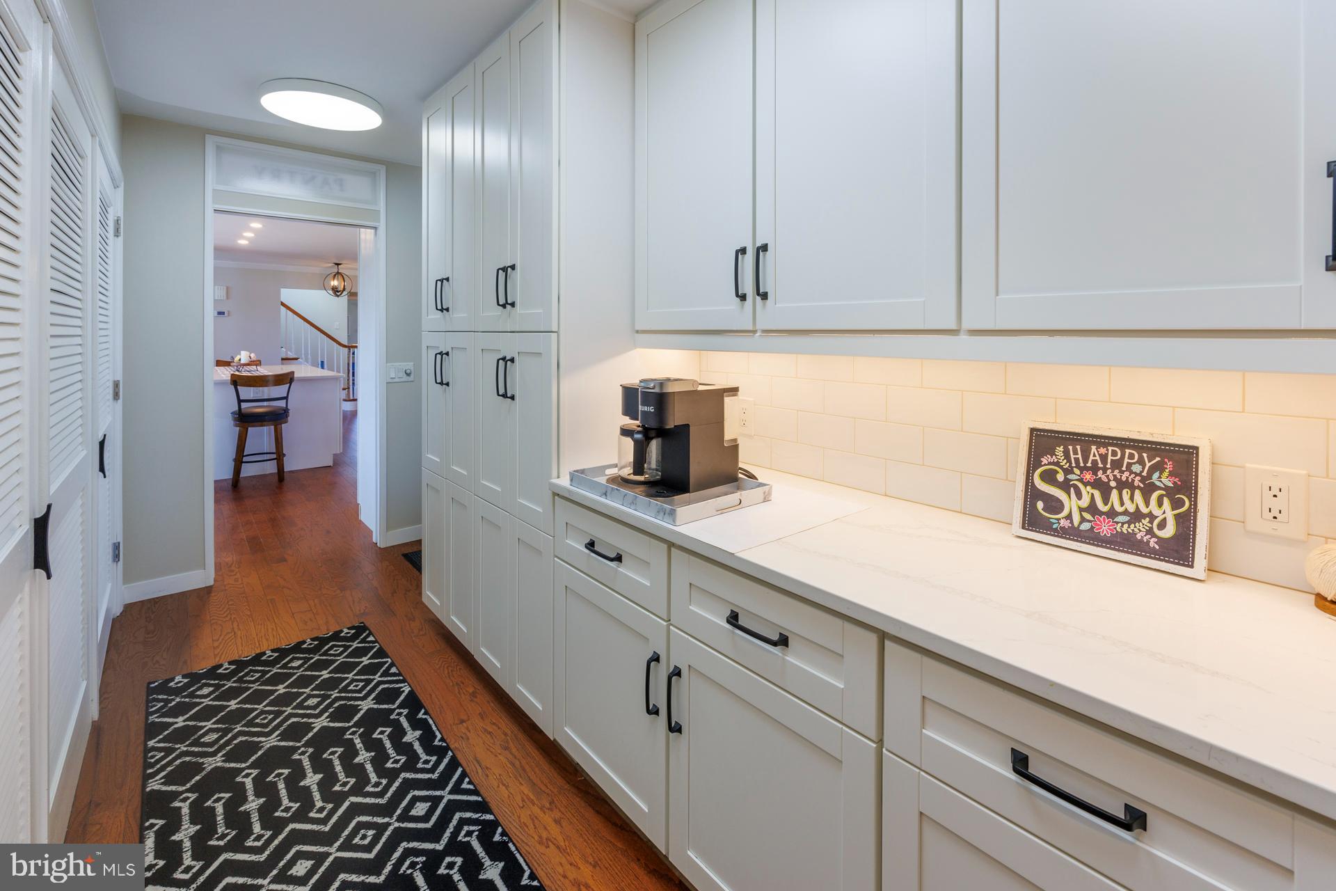 QUEEN ANNE COLONY - Residential