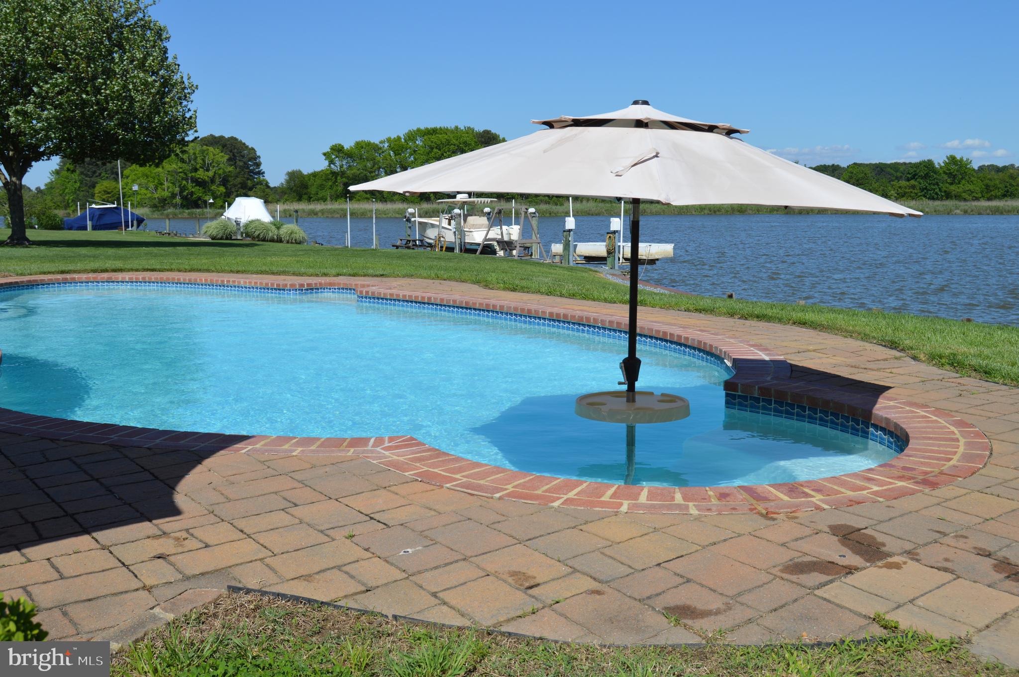 QUEEN ANNE COLONY - Residential