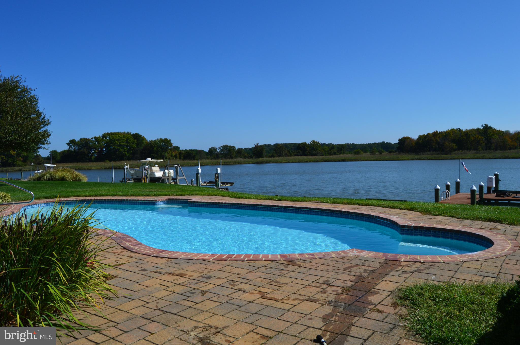 QUEEN ANNE COLONY - Residential