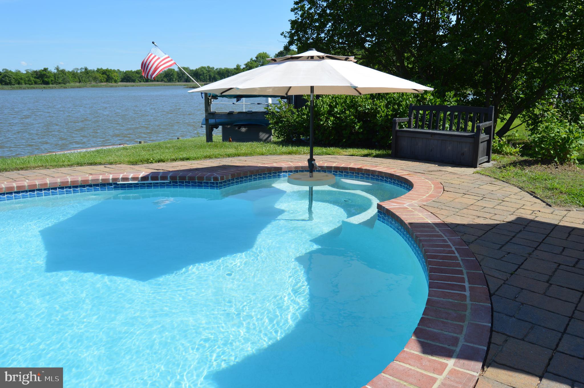 QUEEN ANNE COLONY - Residential