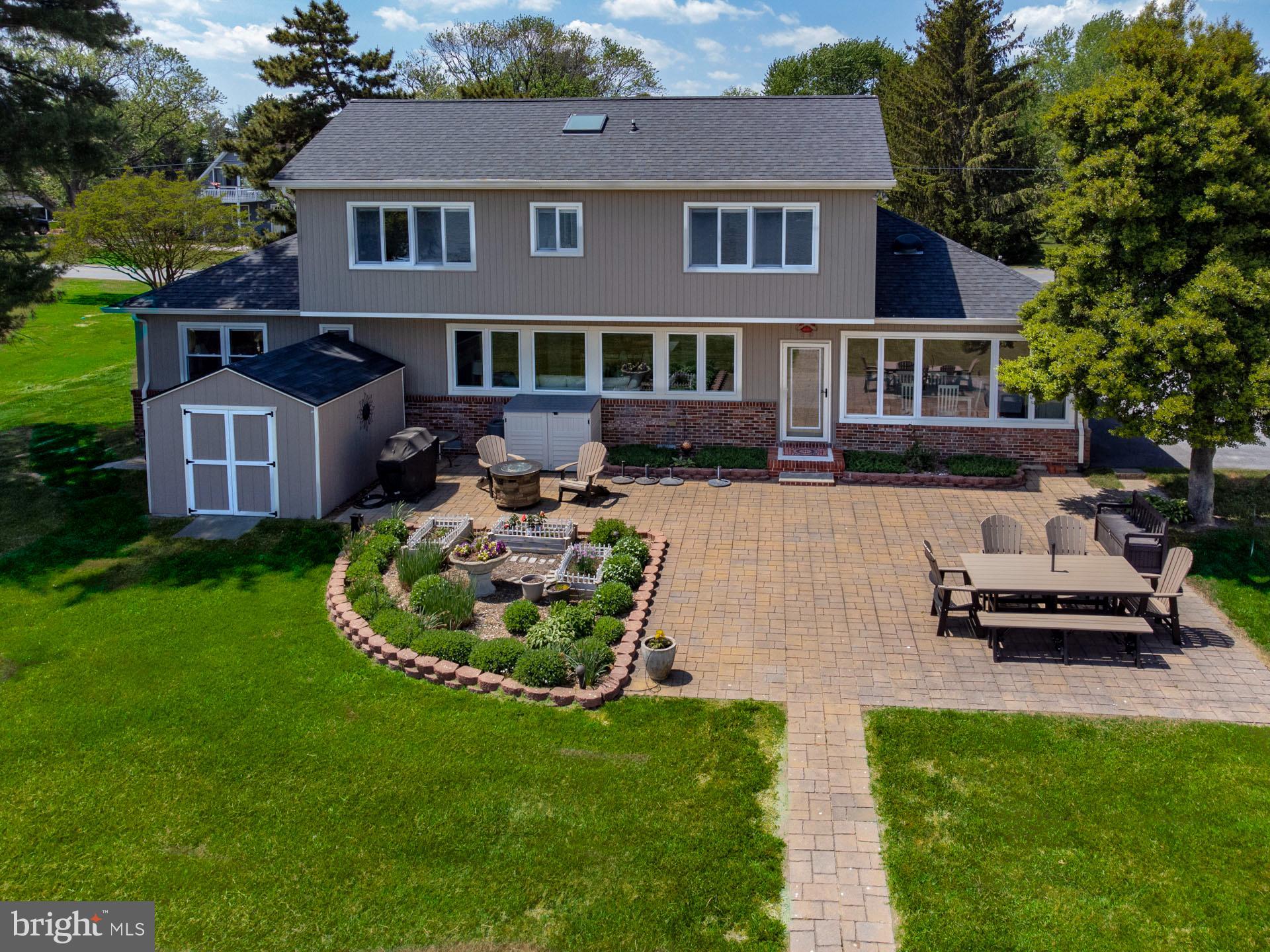 QUEEN ANNE COLONY - Residential