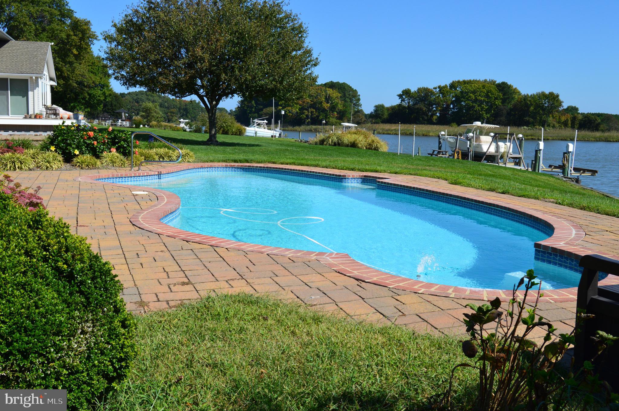 QUEEN ANNE COLONY - Residential