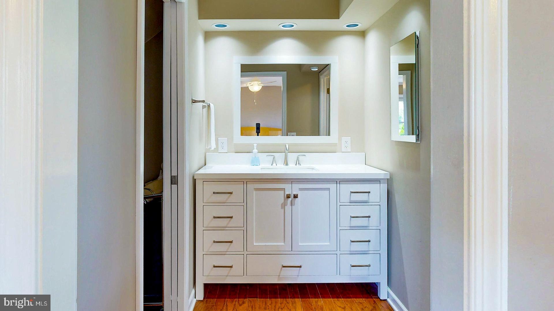 QUEEN ANNE COLONY - Residential