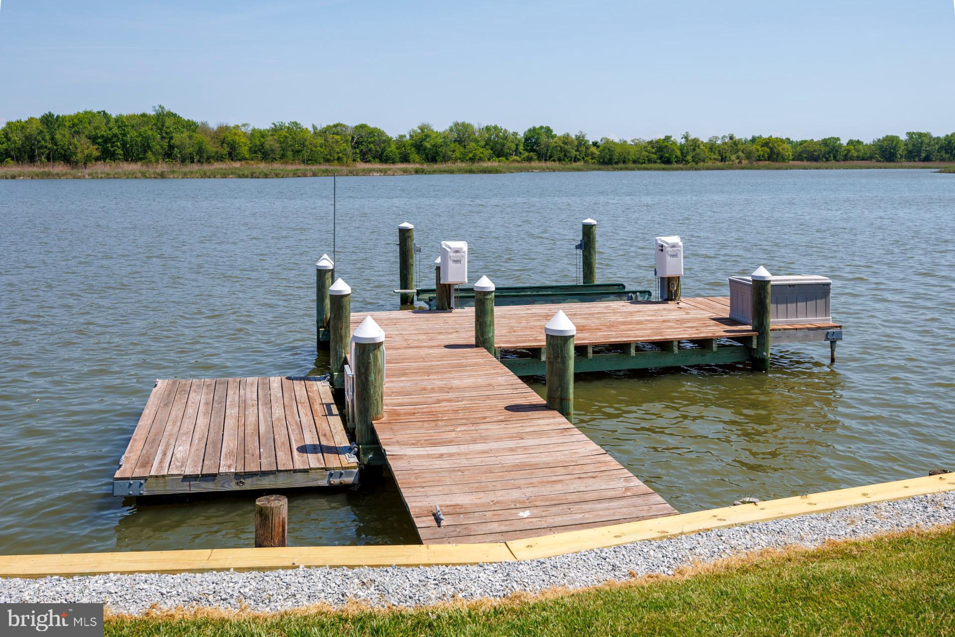 QUEEN ANNE COLONY - Residential