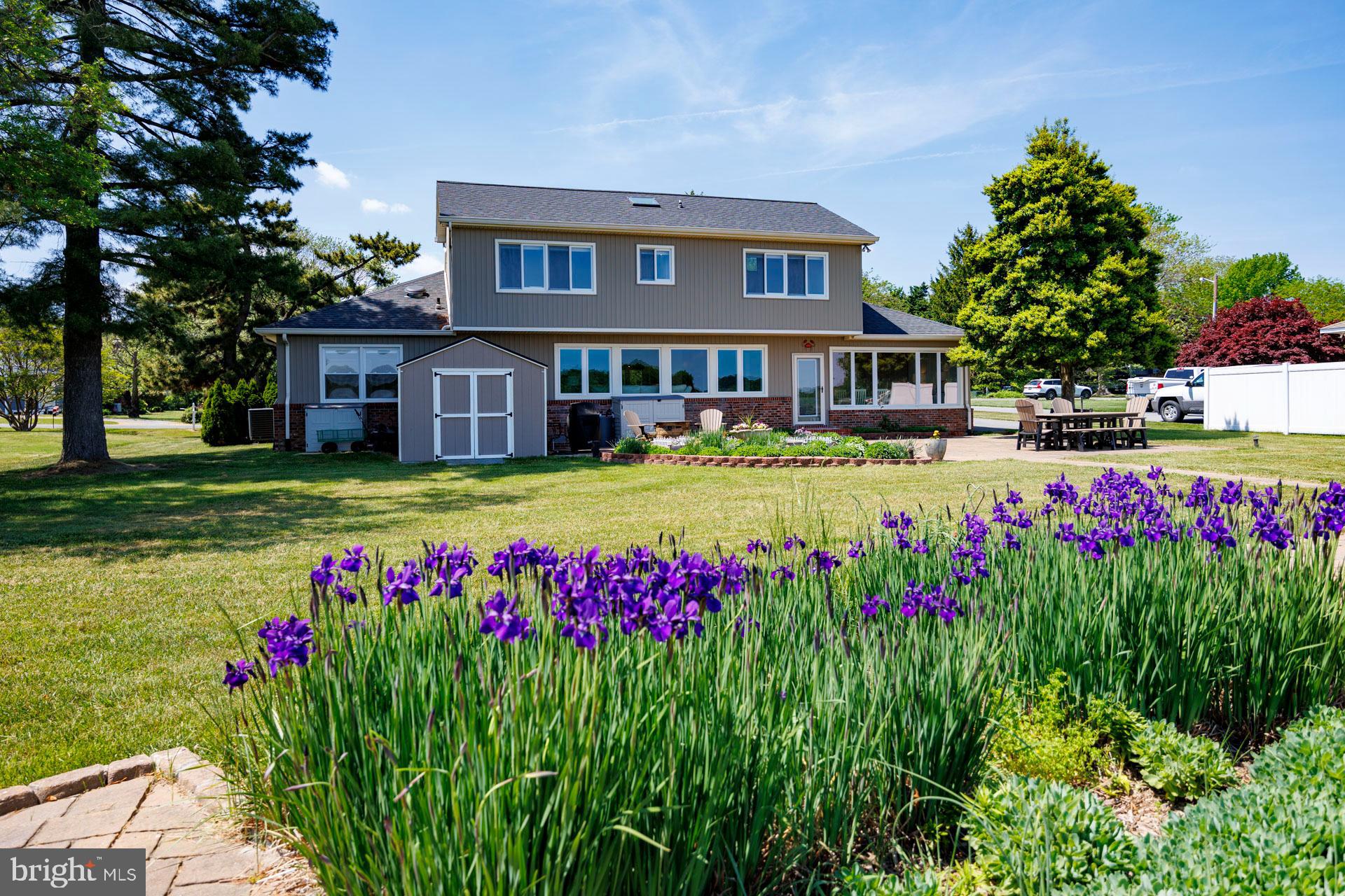 QUEEN ANNE COLONY - Residential