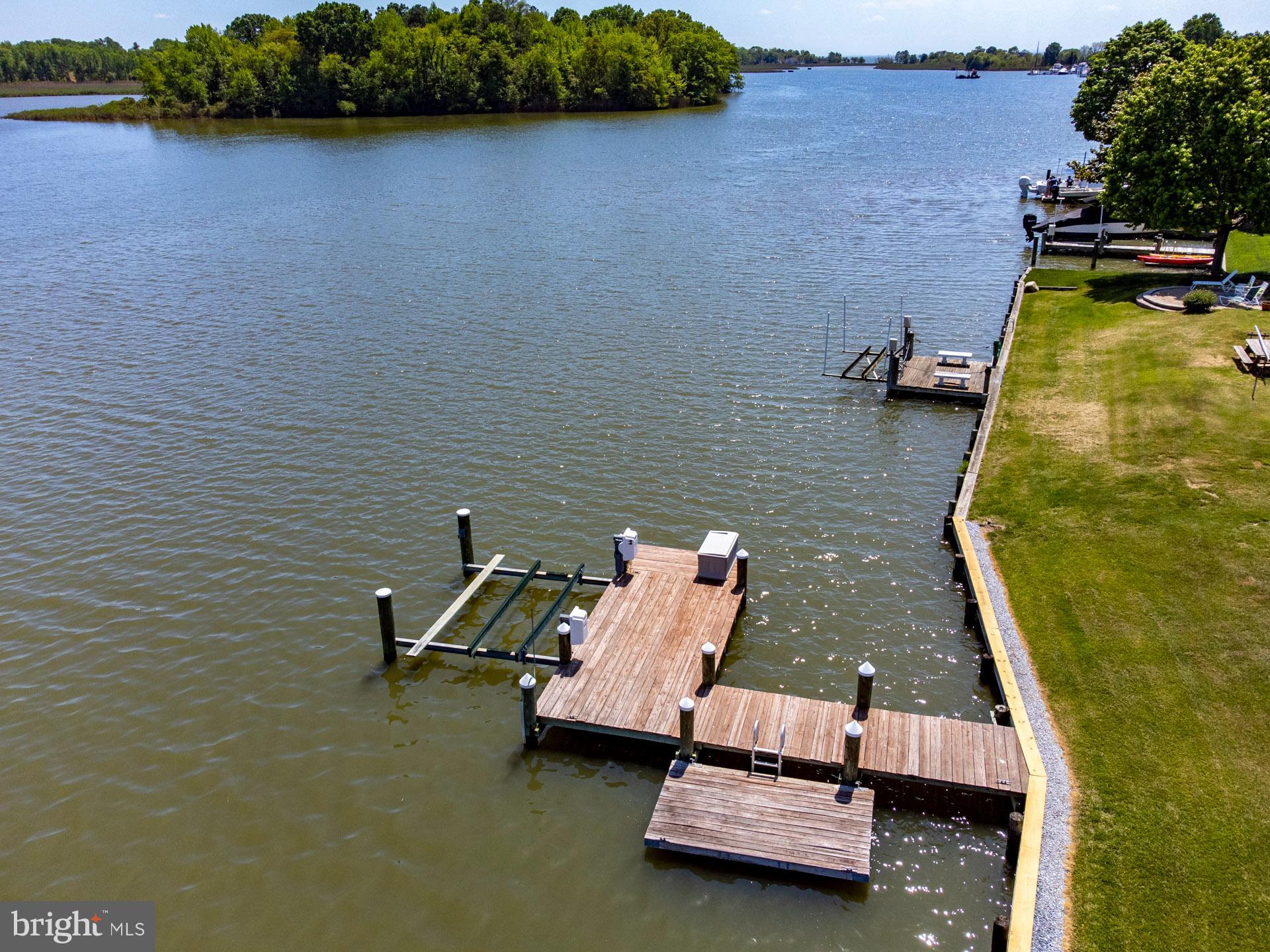 QUEEN ANNE COLONY - Residential