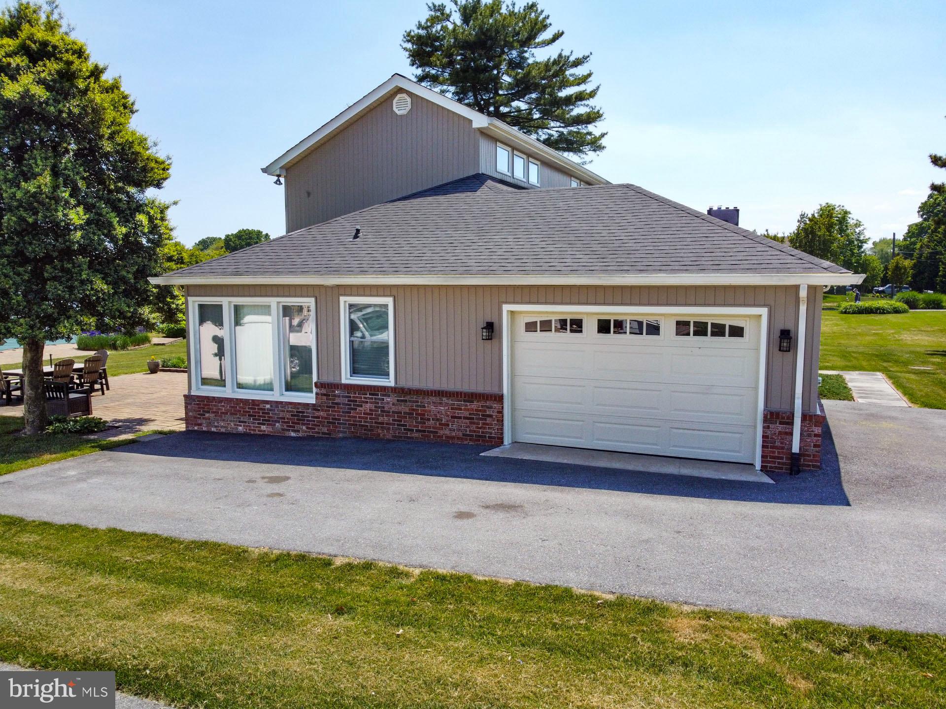 QUEEN ANNE COLONY - Residential