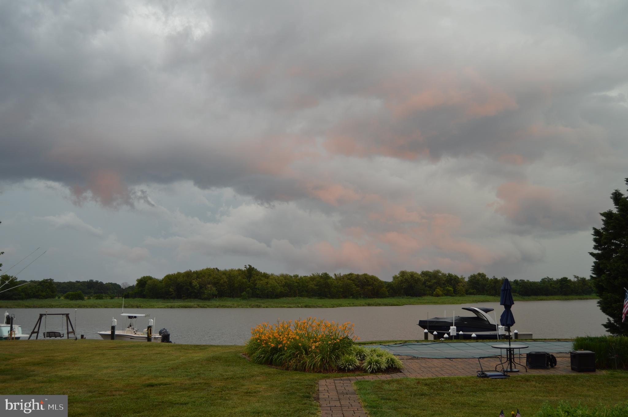 QUEEN ANNE COLONY - Residential