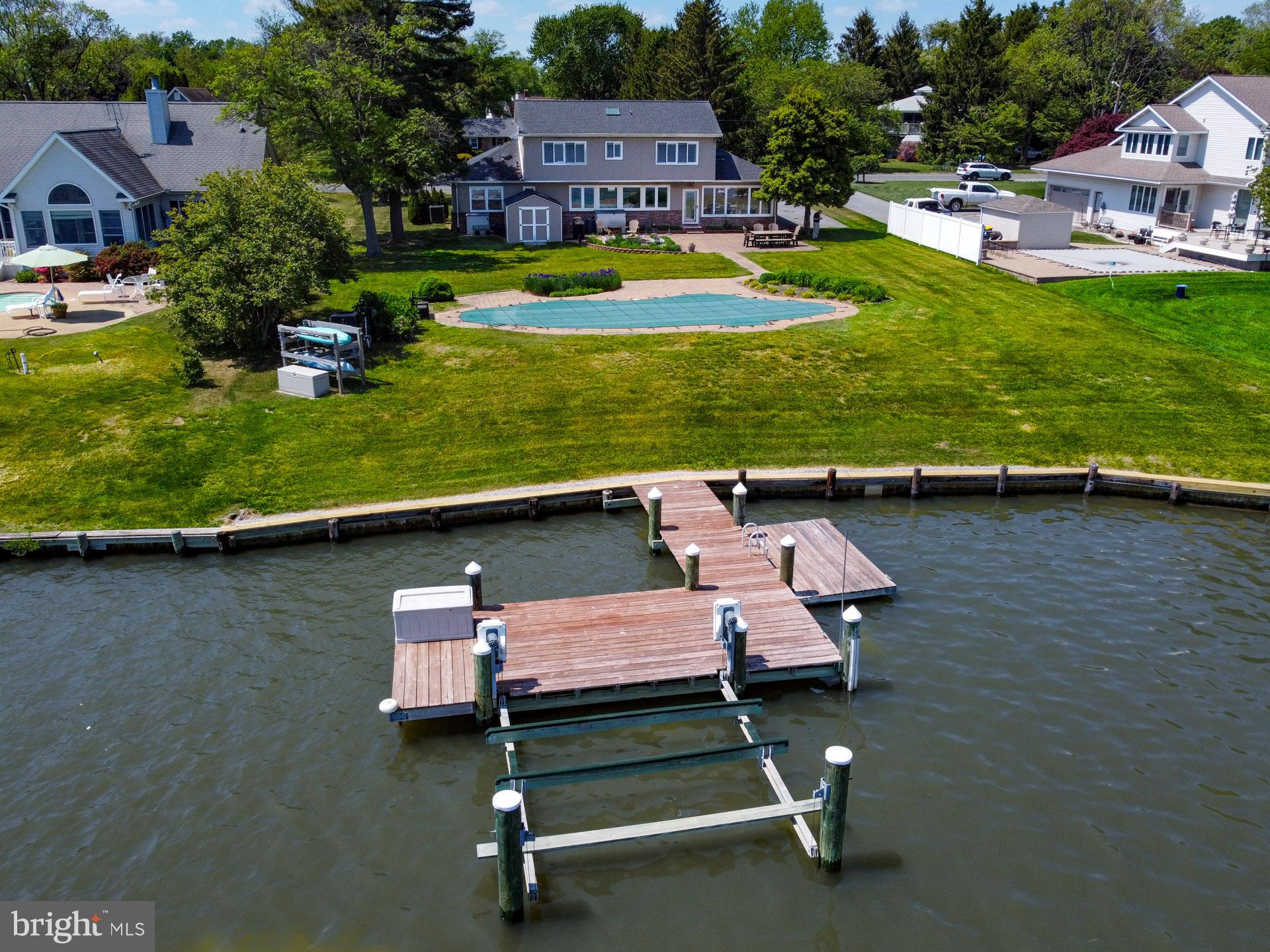 QUEEN ANNE COLONY - Residential