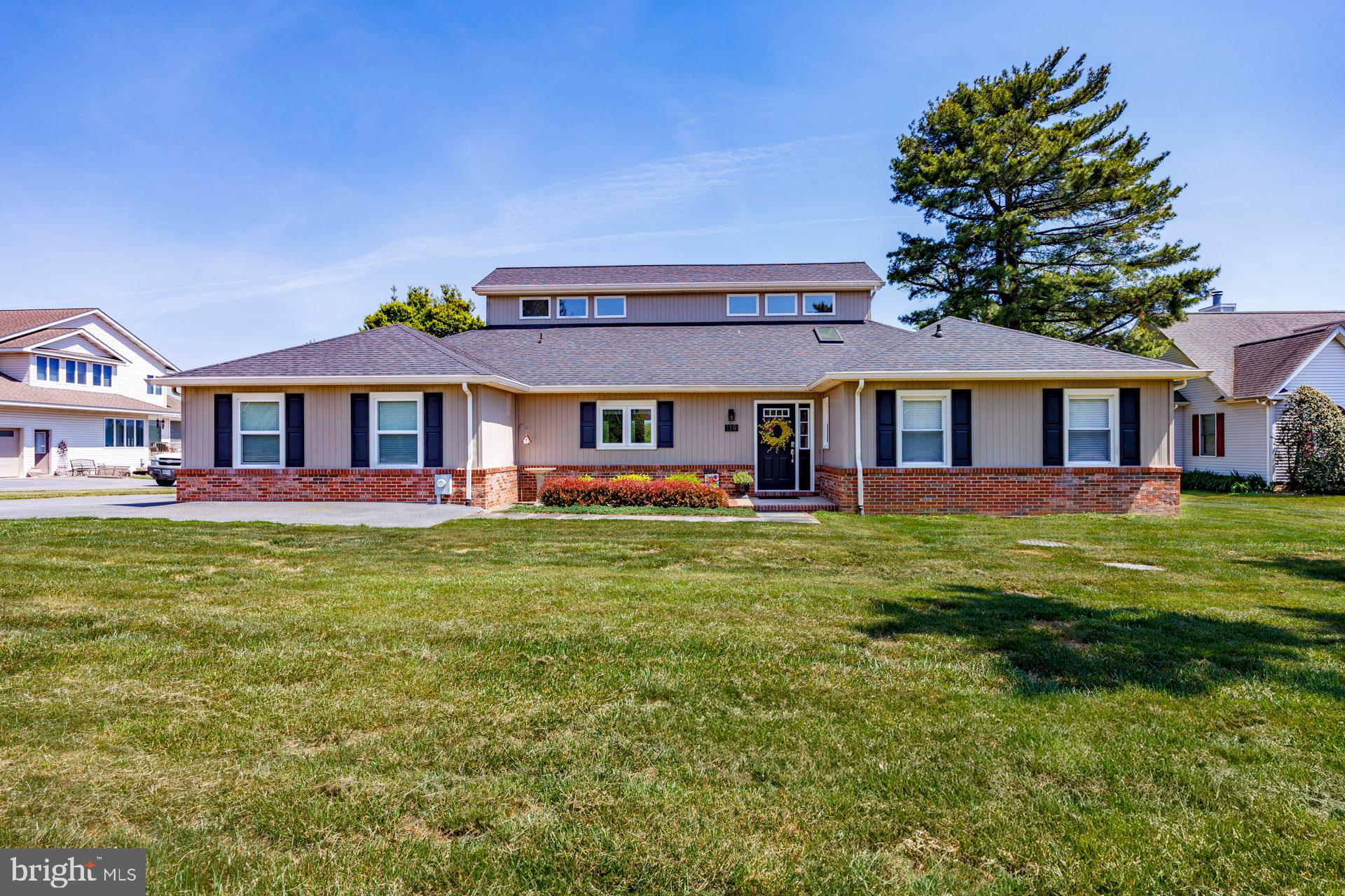 QUEEN ANNE COLONY - Residential