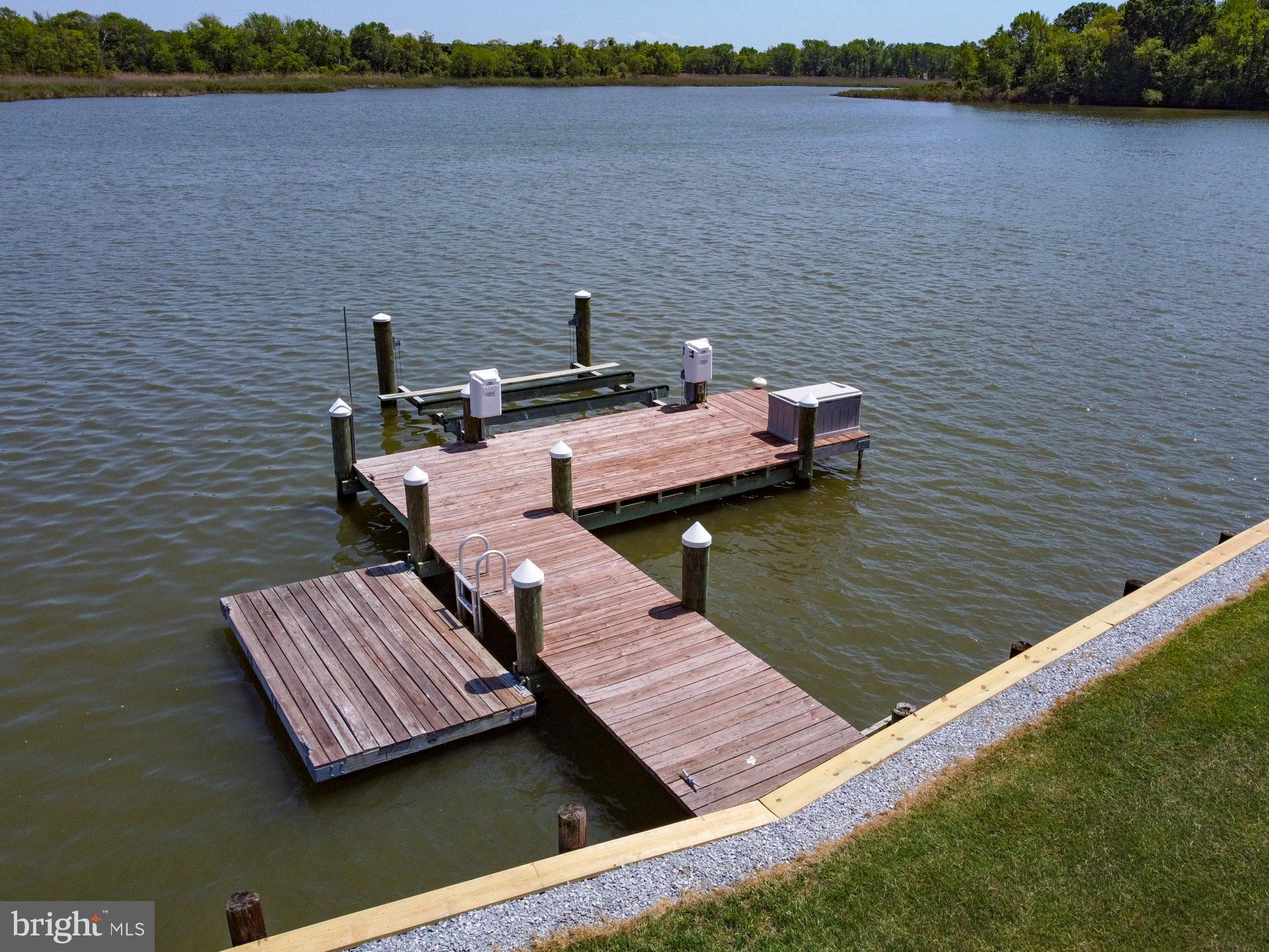 QUEEN ANNE COLONY - Residential