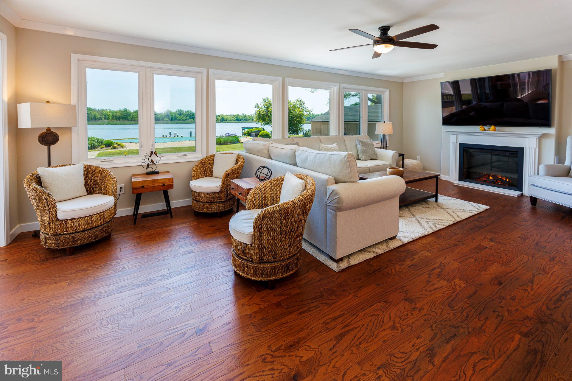 QUEEN ANNE COLONY - Residential