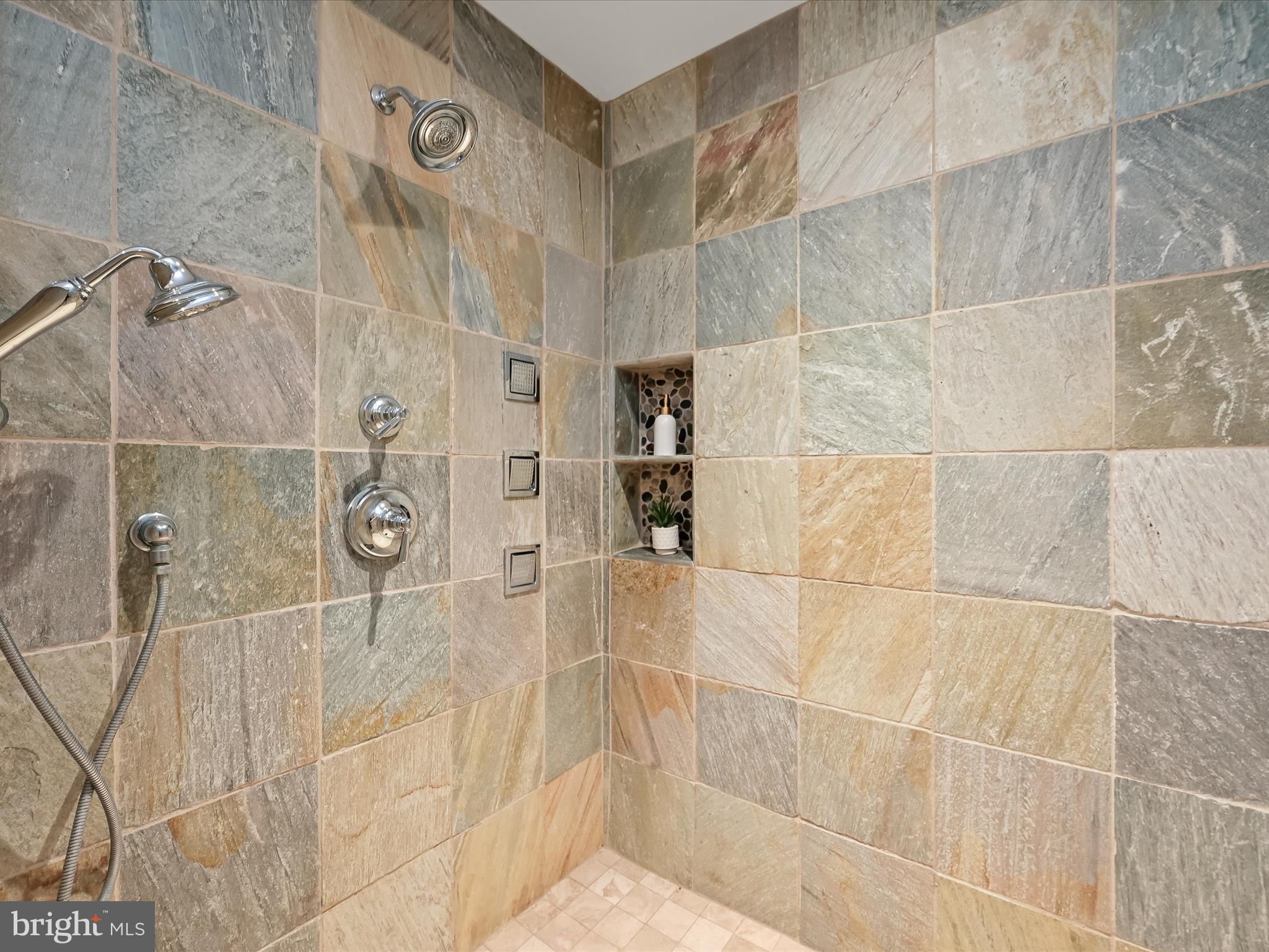 CARDEROCK SPRINGS - Residential