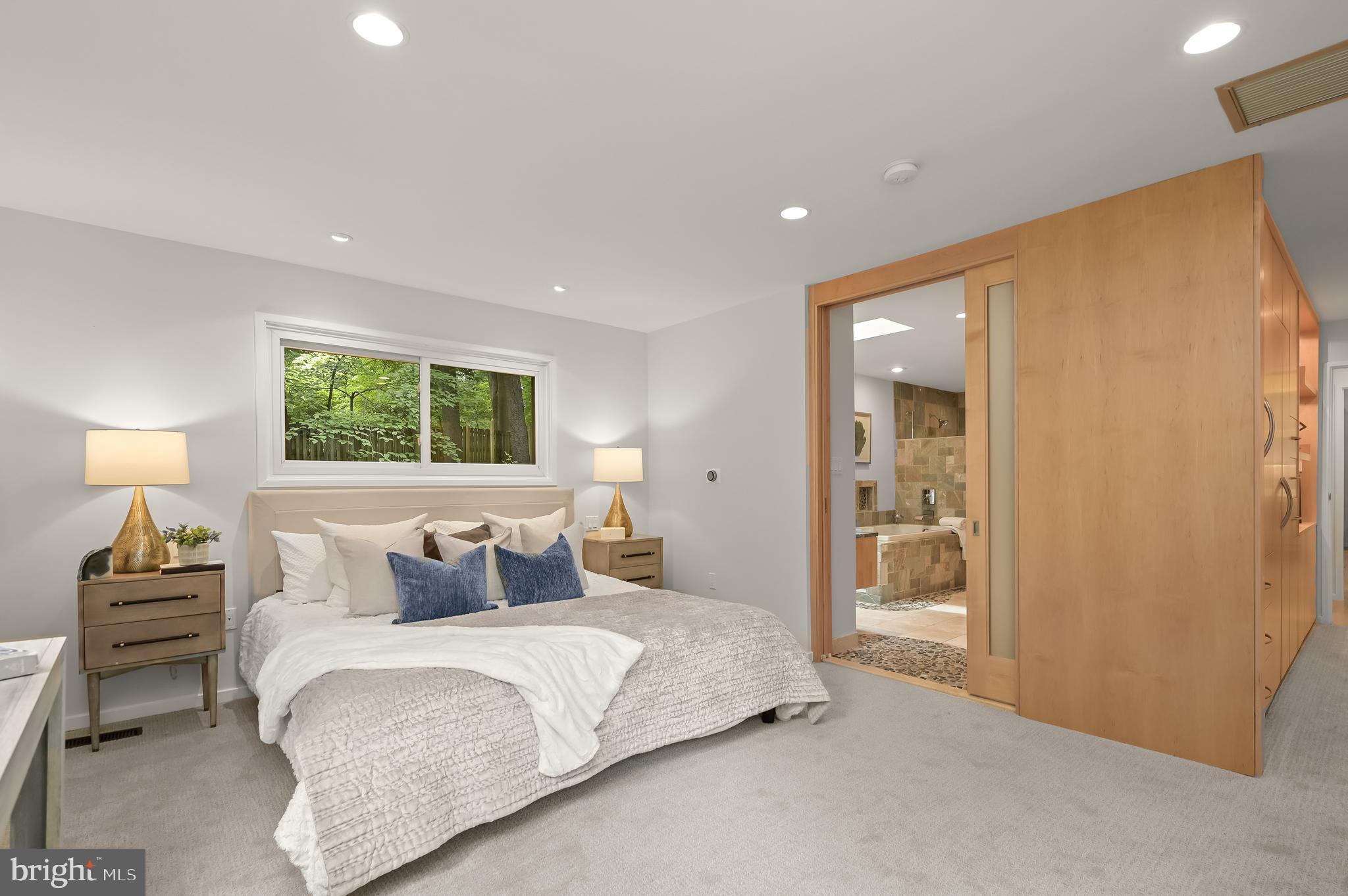 CARDEROCK SPRINGS - Residential