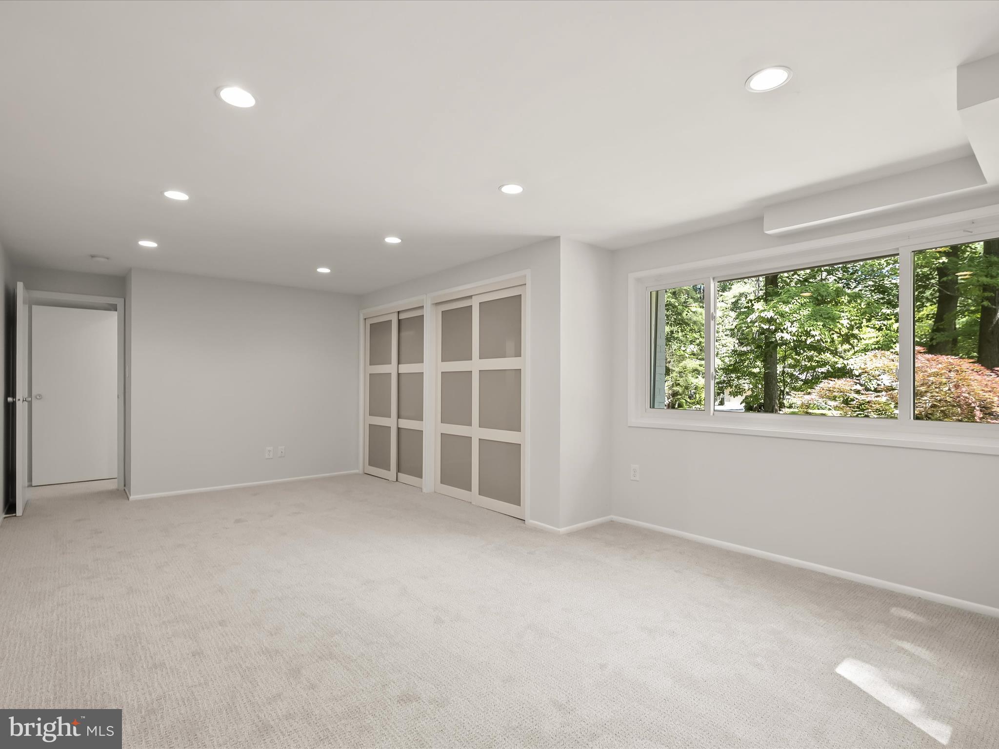 CARDEROCK SPRINGS - Residential