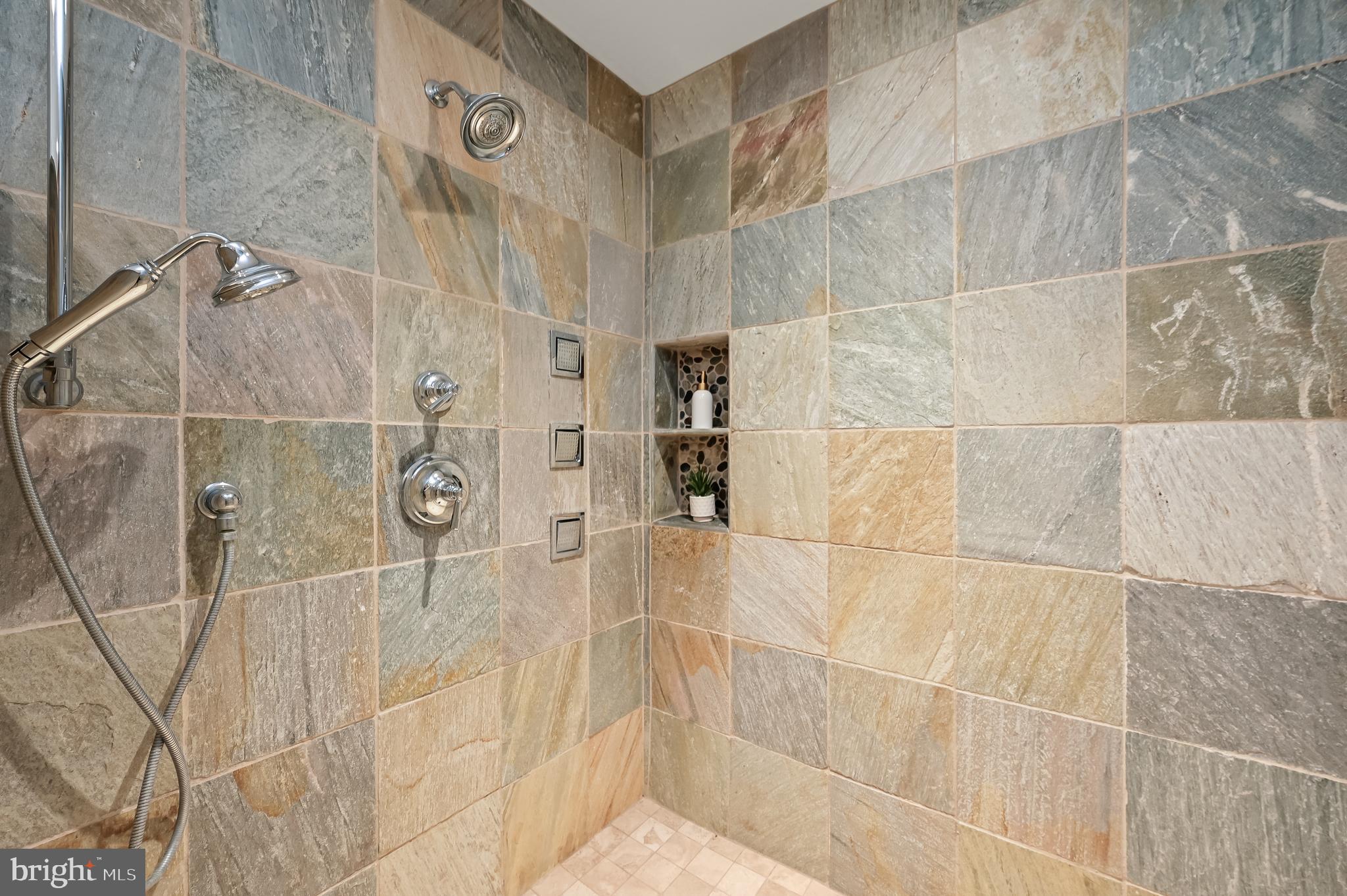 CARDEROCK SPRINGS - Residential