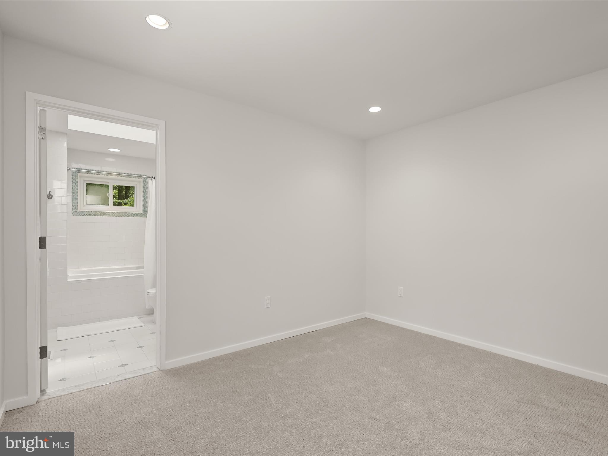 CARDEROCK SPRINGS - Residential