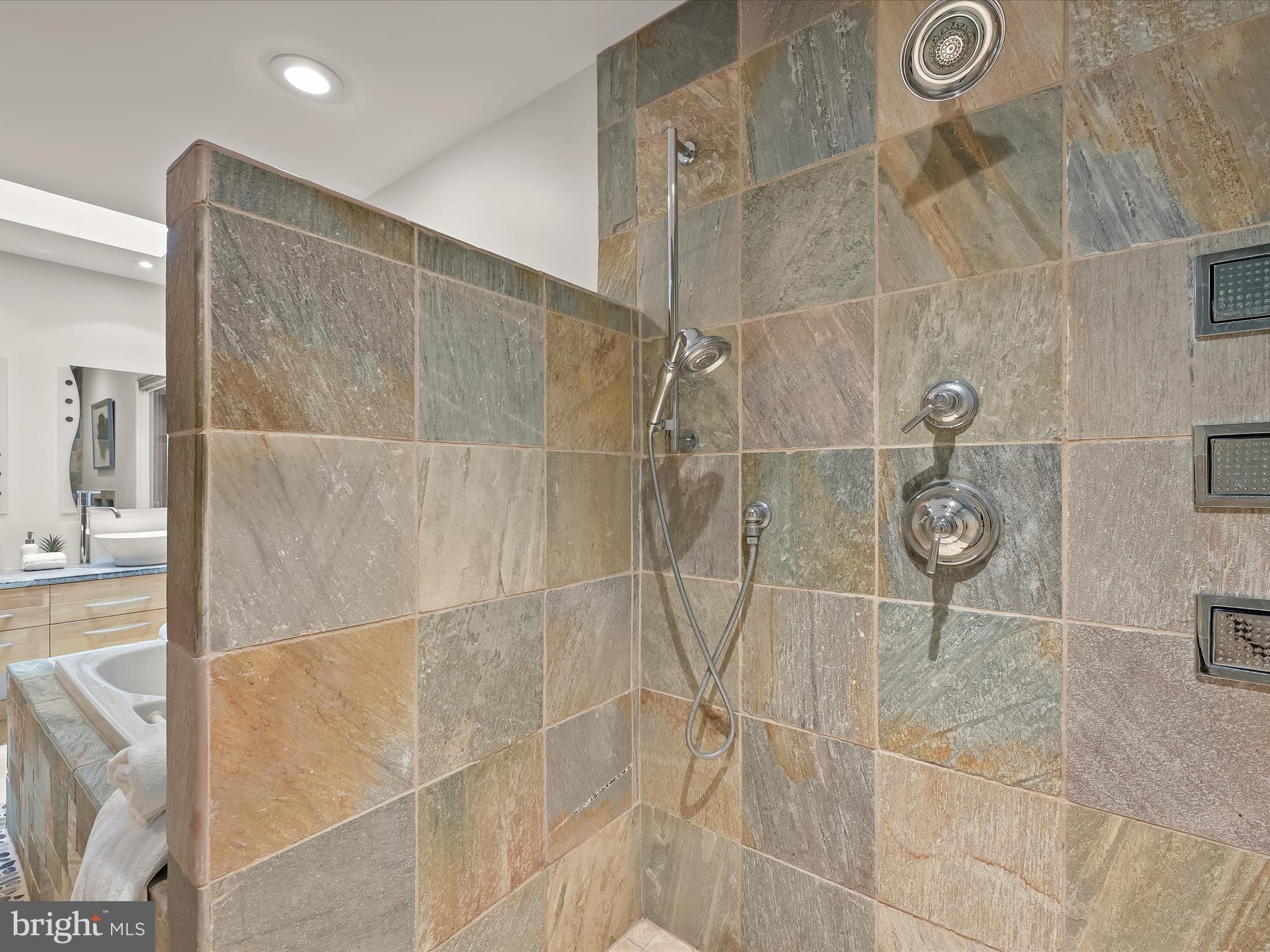 CARDEROCK SPRINGS - Residential