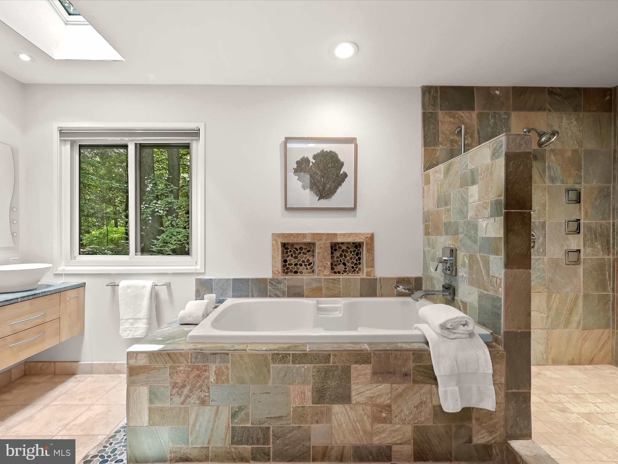 CARDEROCK SPRINGS - Residential