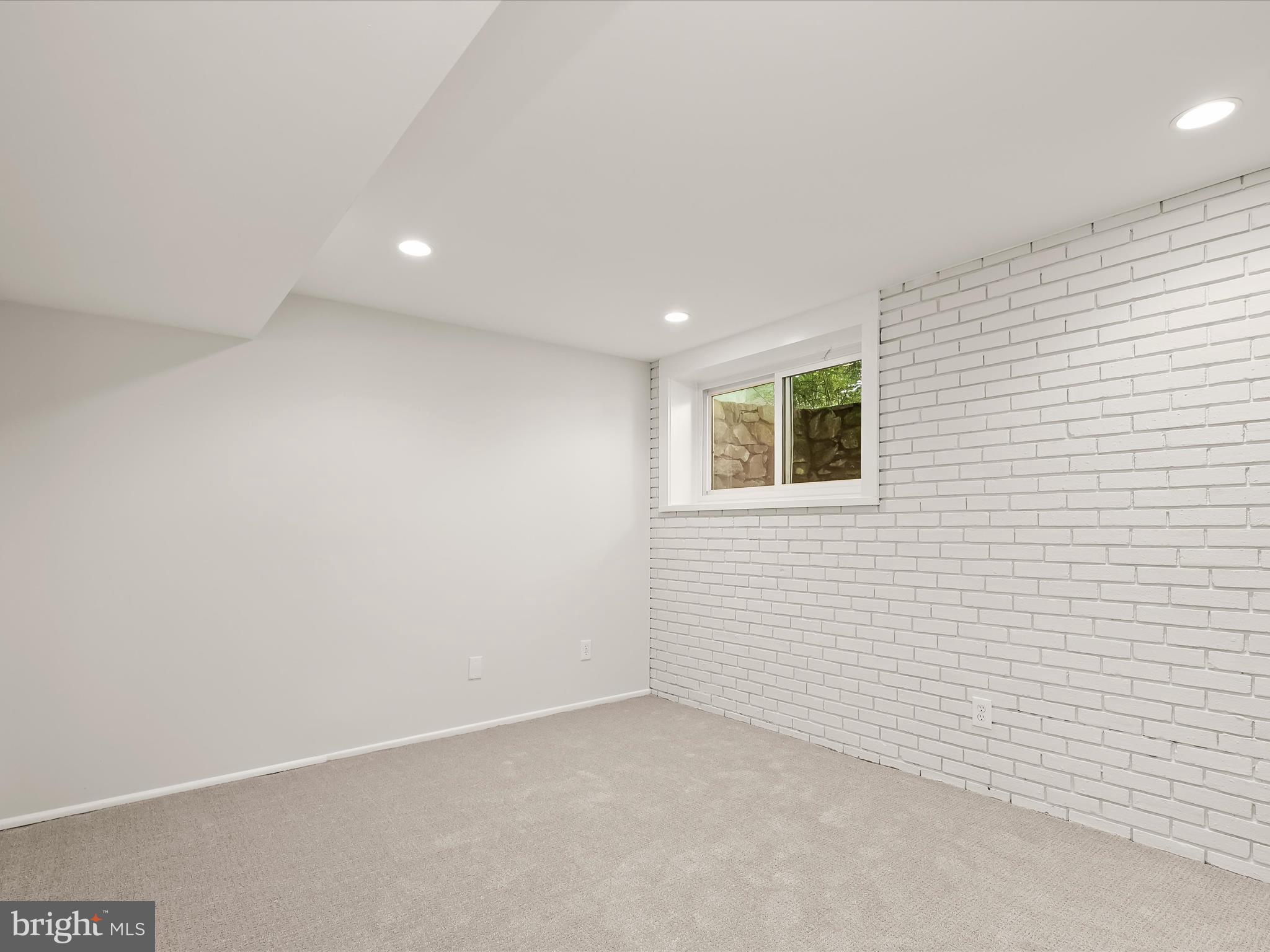 CARDEROCK SPRINGS - Residential