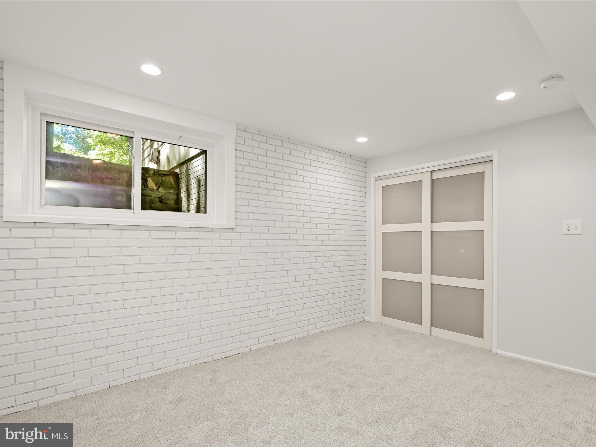 CARDEROCK SPRINGS - Residential