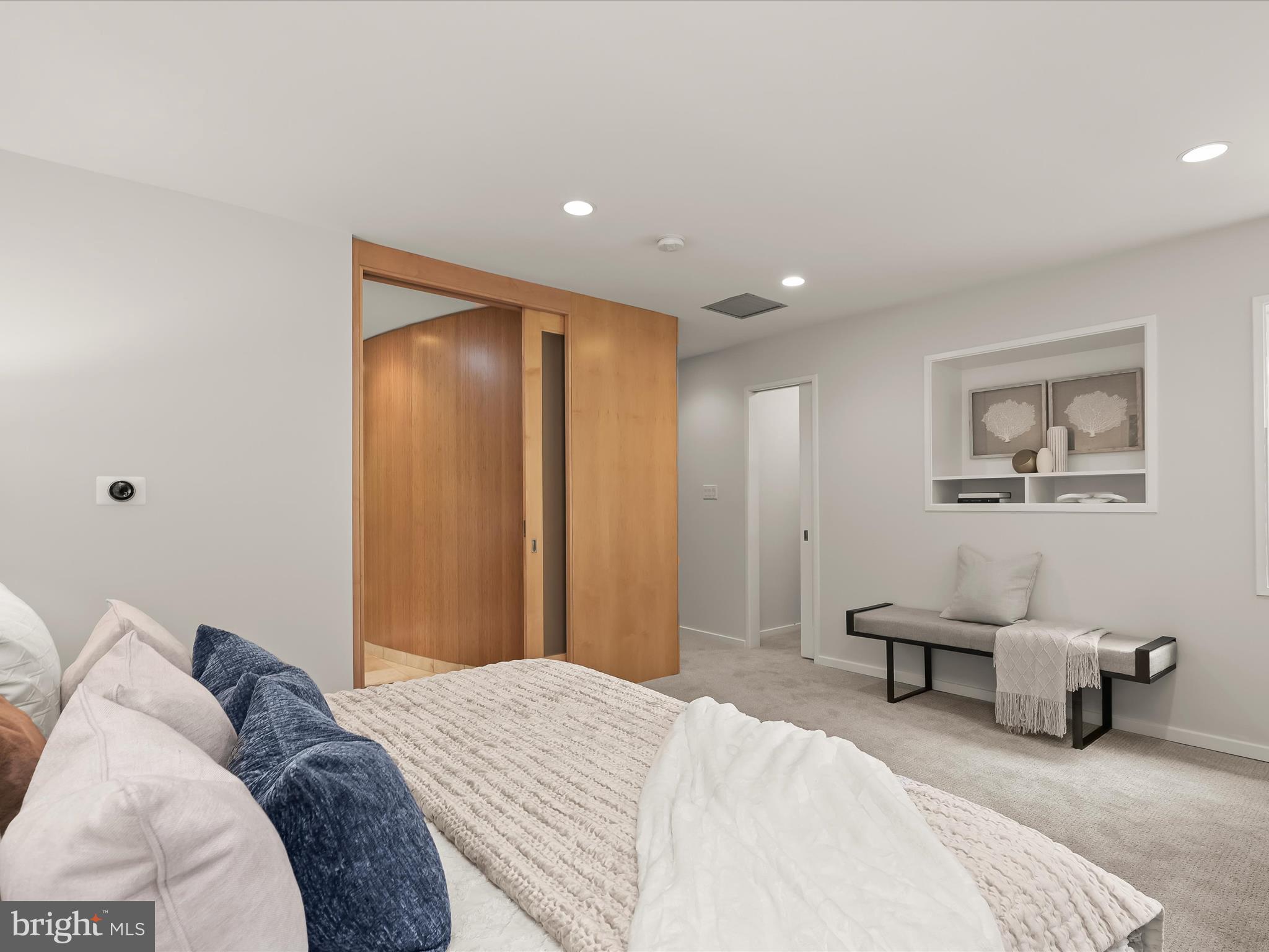 CARDEROCK SPRINGS - Residential