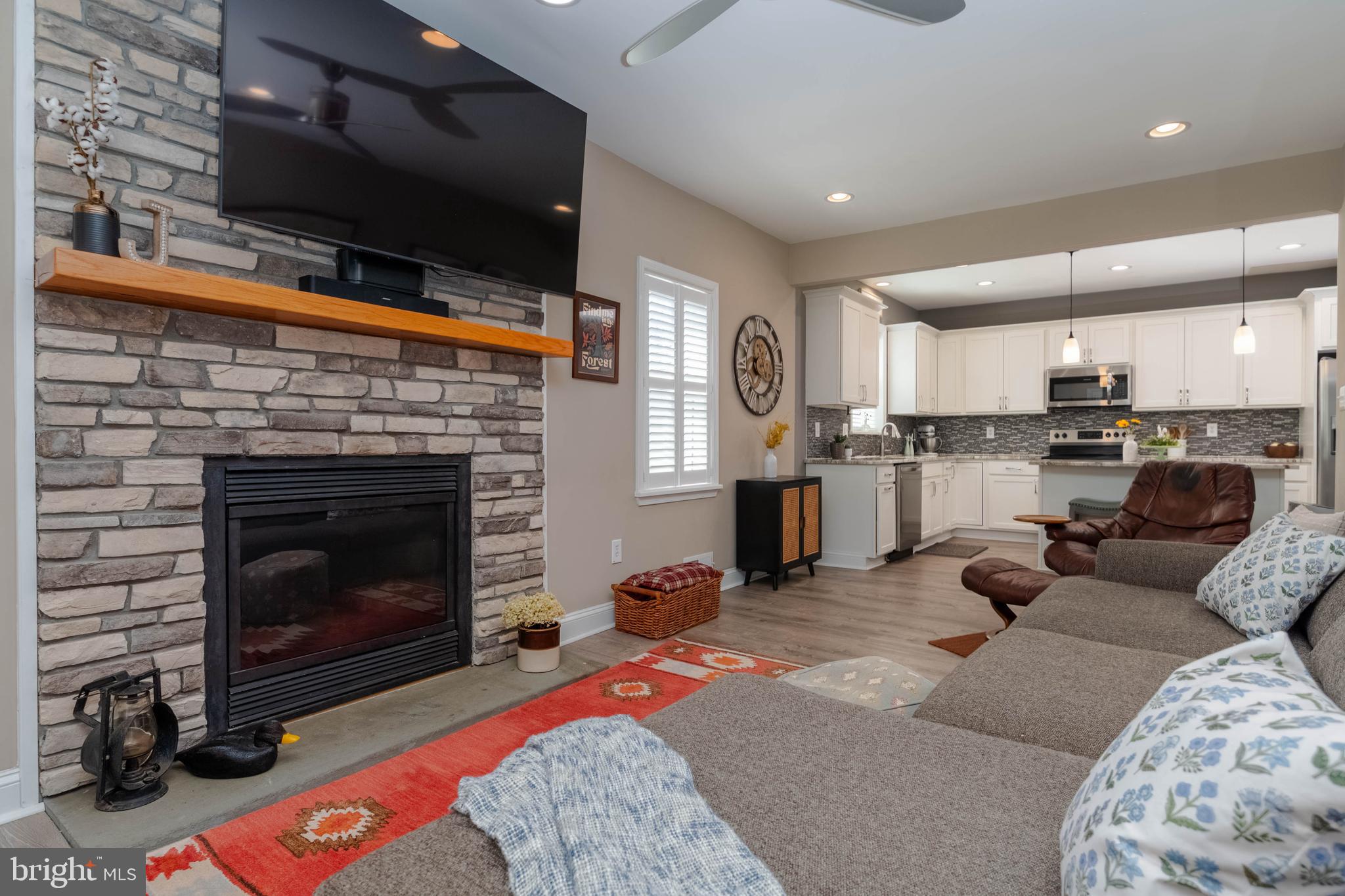 FALLSTON MANOR - Residential