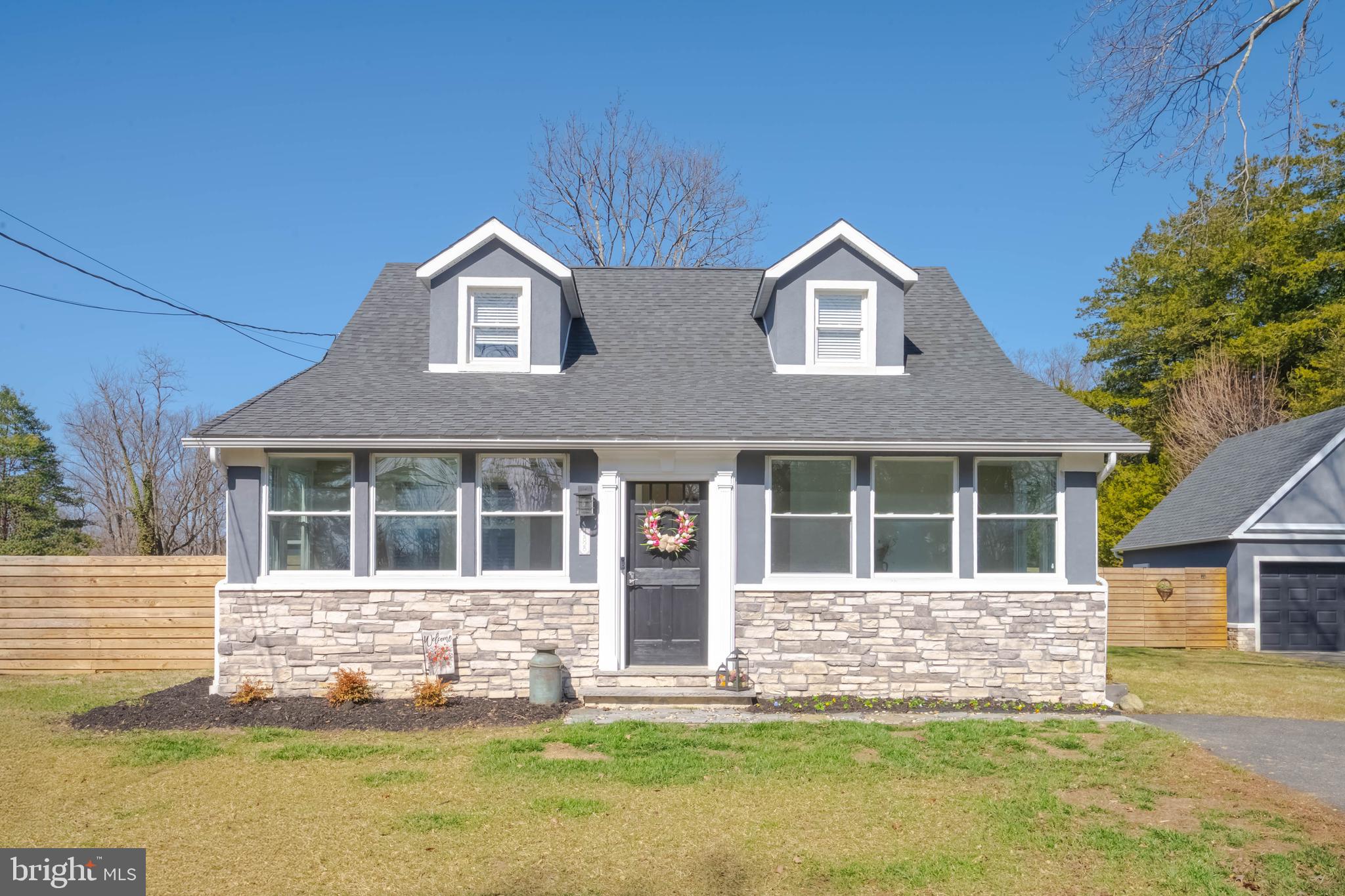 FALLSTON MANOR - Residential