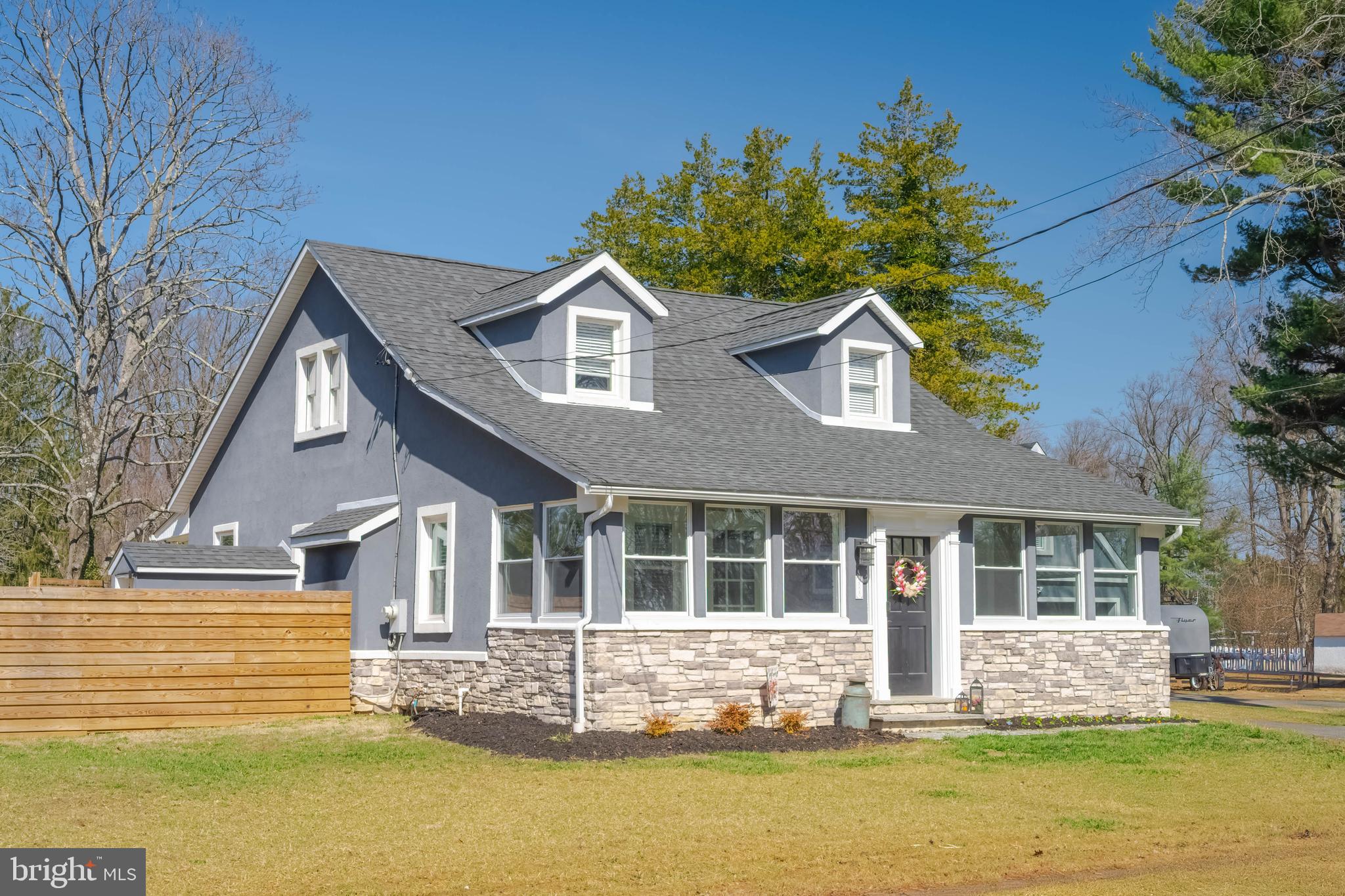 FALLSTON MANOR - Residential