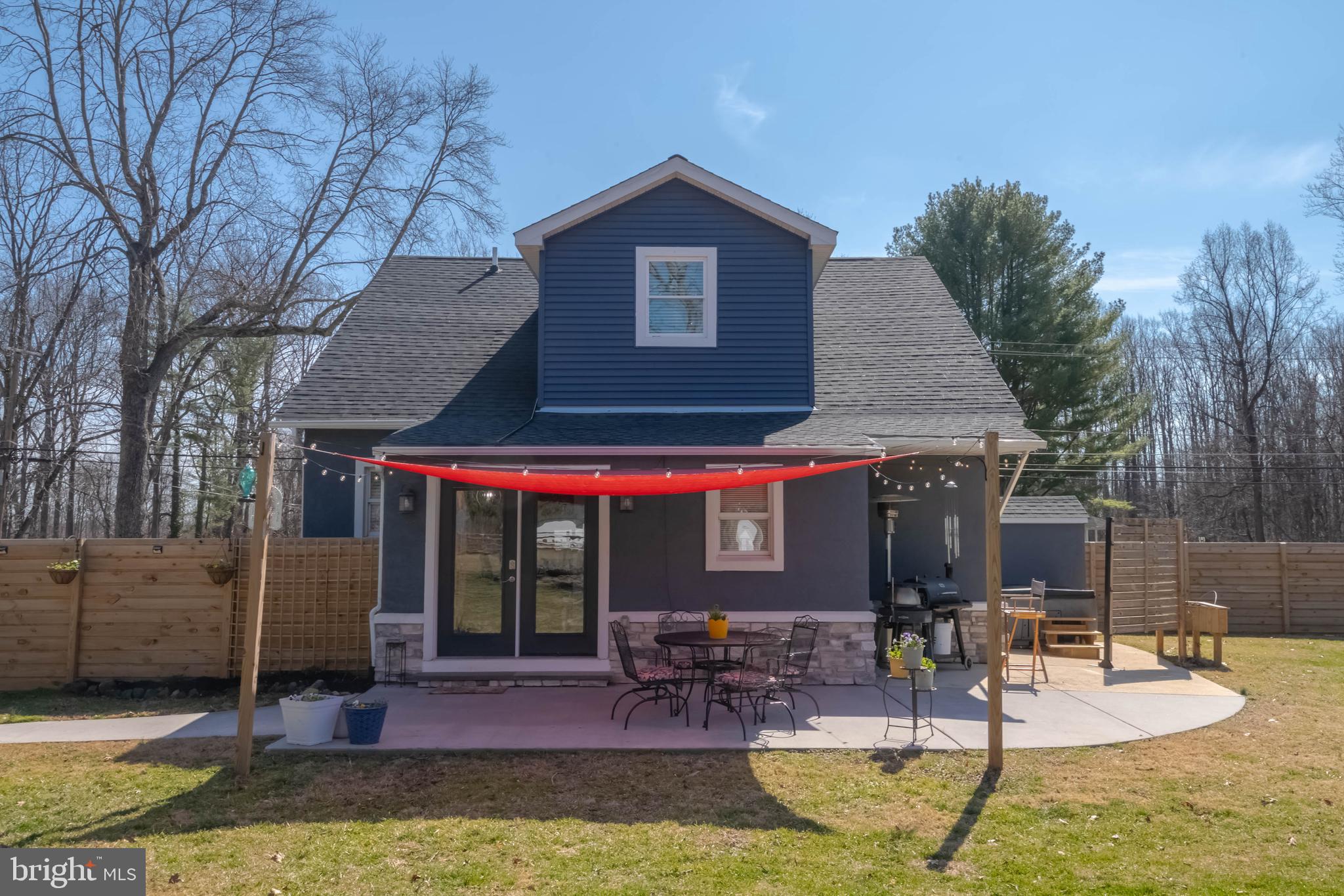 FALLSTON MANOR - Residential